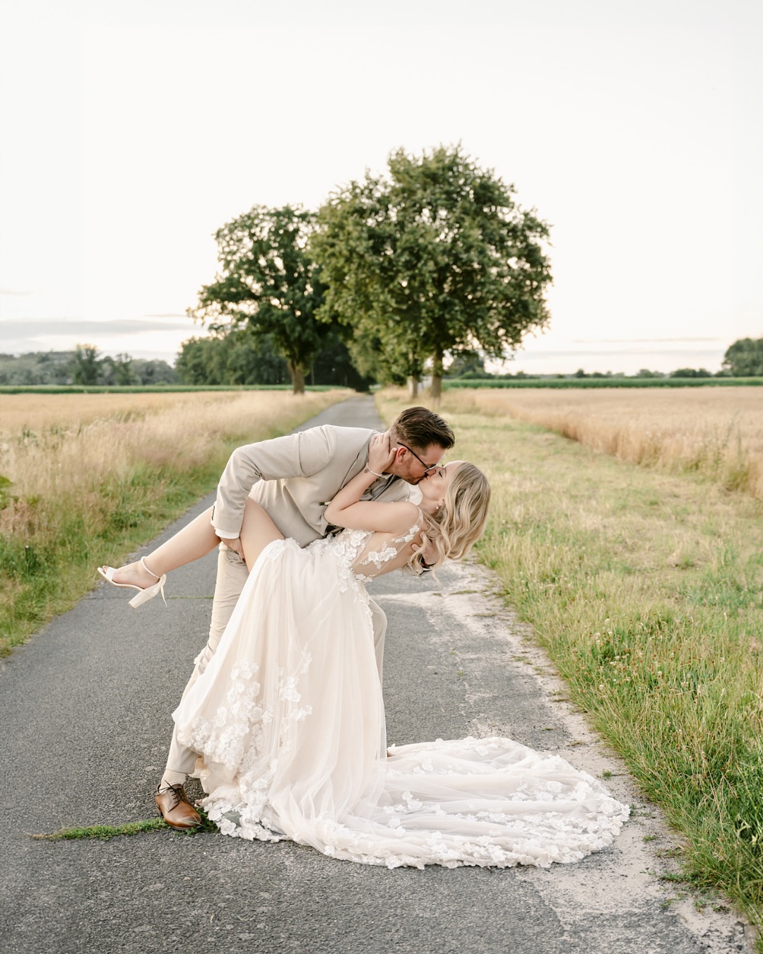 Eure Liebe. Eure Geschichte. Eure Hochzeit.
Von den leisen Momenten voller Vorfreude bis zu den ausgelassenen Augenblicken voller Freude – jede Sekunde ist einzigartig und verdient es, für immer bewahrt zu werden.
Meine Bilder erzählen eure Geschichte so, wie sie wirklich ist: echt, ungestellt und voller Emotionen.
#finearthochzeit #fineartweddingphotography #hochzeitsfotografieelegant #luxuryweddingphotography #hochzeitsfotografdeutschland #hochzeitsfotografschweiz #hochzeitsfotografösterreich #hochzeitsfotografmagdeburg #hochzeitsfotografhannover #hochzeitsfotografberlin #hochzeitsfotografleipzig #hochzeitsfotografhalle #hochzeitsfotografluzern #luxuryweddinggermany #luxuryweddingswitzerland #luxuryweddingaustria #hochzeitsreportageschweiz #hochzeitsreportagedeutschland #hochzeitsreportageösterreich #elegantehochzeit #hochzeitsschweiz #hochzeitdeutschland #hochzeitösterreich #schlosshochzeit #luxushochzeit #braut2025 #brideinspiration #weddingdaymoments #authenticweddingphotography #weddingeurope