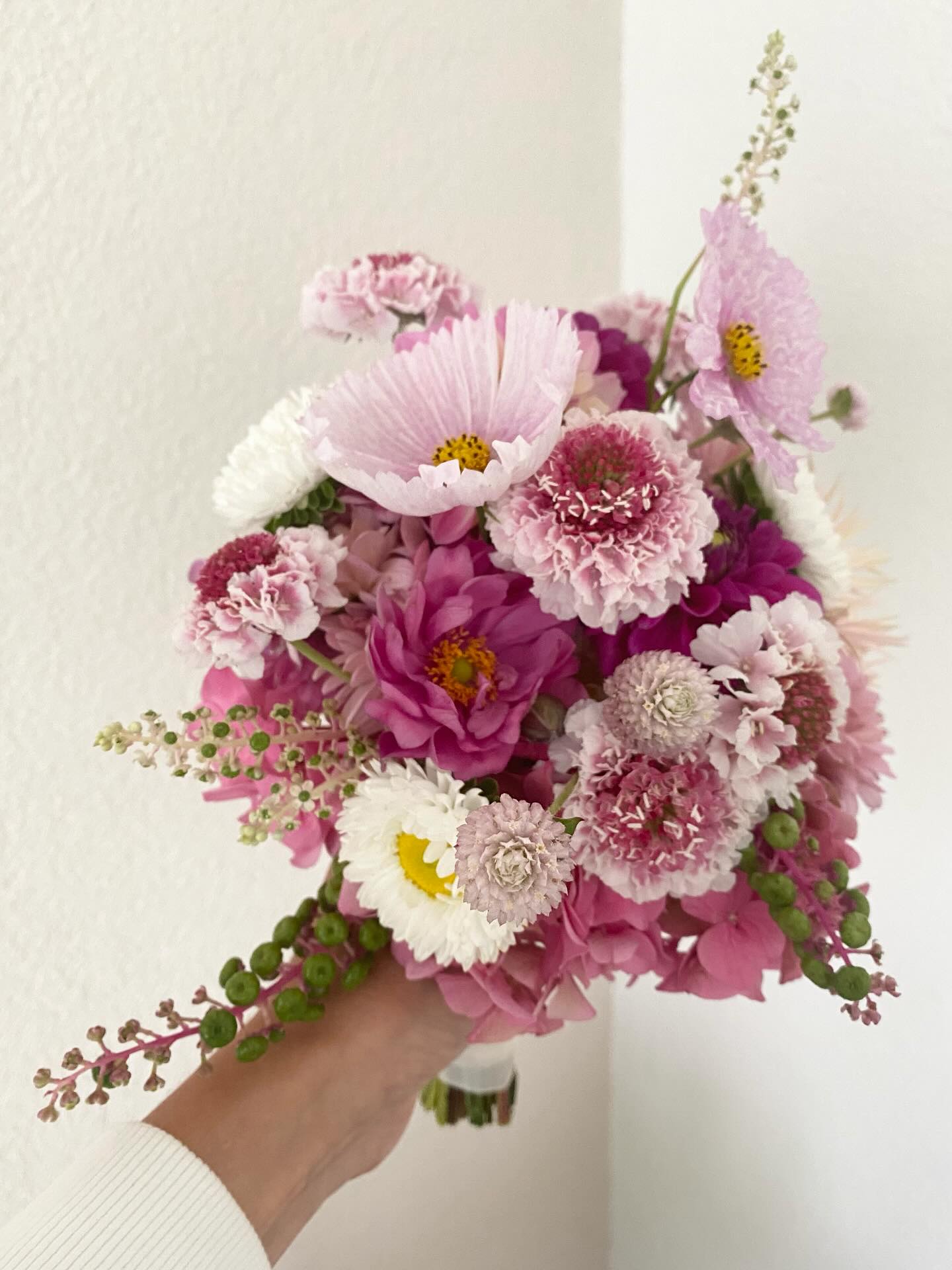 Pretty in pink🩷
#brautstrauss#hochzeitsblumen#pink
#hochzeitsfloristik#lokal#saisonal#liebe #lieblingsblumen
BRAUTSTRAUSS
HOCHZEIT
HOCHZEITSBLUMEN
HOCHZEITSFLORISTIK
FLORIST