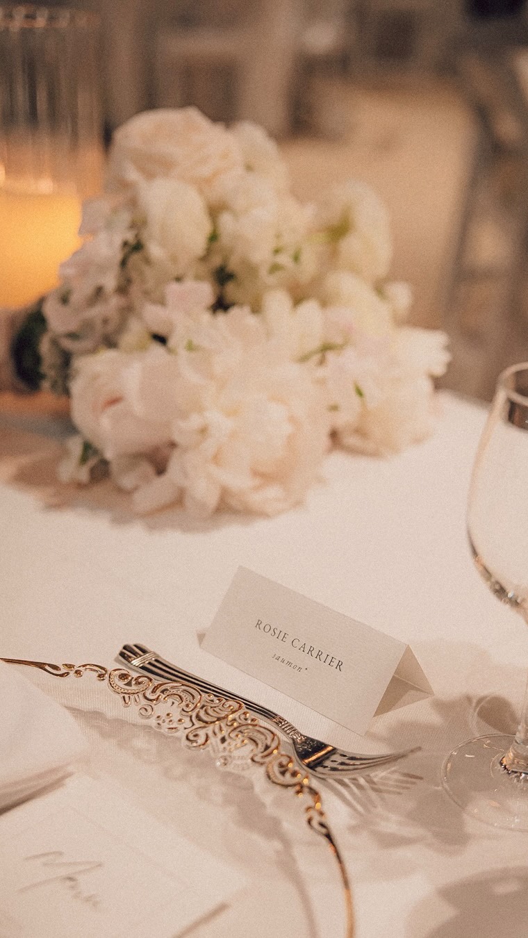 ✨ Qui a dit qu’il fallait se limiter aux numéros? Donnez une touche unique à vos tables en remplaçant les chiffres par des noms significatifs 🤍
📸: @myinspos_creations
#weddingquebec #weddingplanner #mariage #mariagequebec #fyp #weddingtips