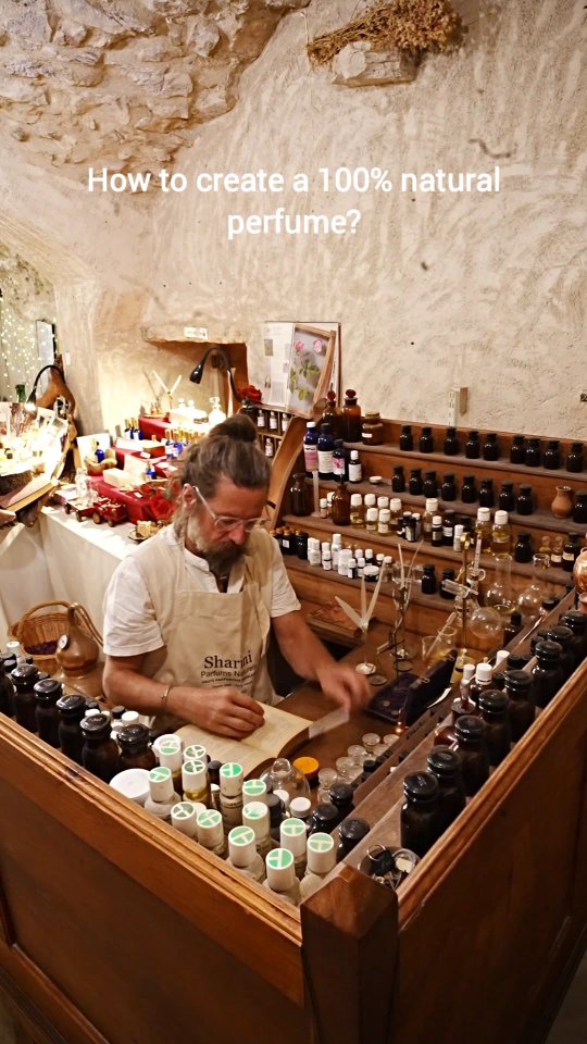 How to create a 100% natural perfume?
Comment créer un parfum 100 % naturel ?
#naturalperfume #parfumnaturel #shariniparfumsnaturels #naturalfragrance #botanicalperfume #naturalfragrances