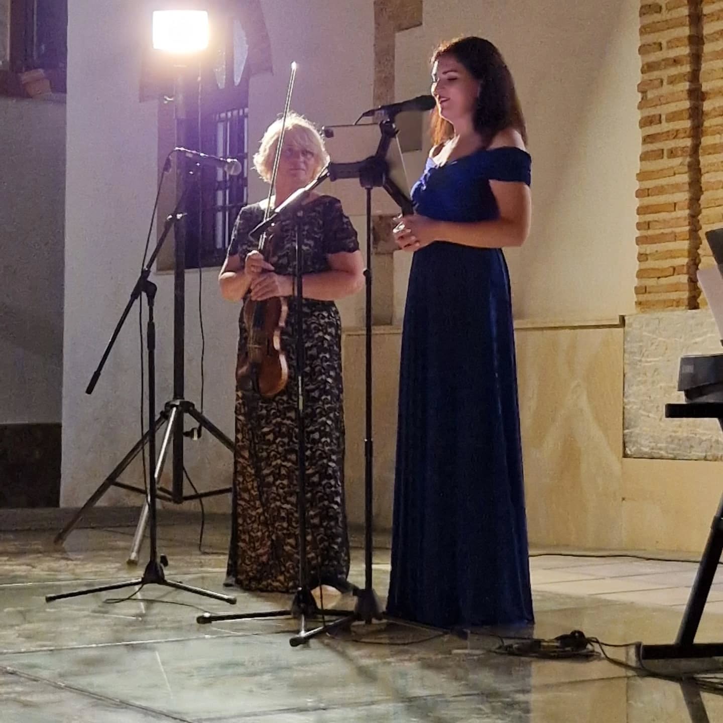 âš Throwback to a beautiful summer in SpainâŠ
Full of music, memories, and milestones đ
Including the signing of a partnership agreement with the City of Adra for the Festival Internacional de Adra Anna Moog đïž
Itâs just the beginning⊠and more is coming soon! đ¶âš
@manuel_cortesp @lenatsartsidze @aytoadra @christinexkkromme
#FestivalInternacionalDeAdraAnnaMoog #AnnaMoog #Throwback #Summer2025 #MoreToCome #singersofinstagram #operasinger #classicalmusic #aniistraveling #adra #Spain #musiciansoïŹnstagram