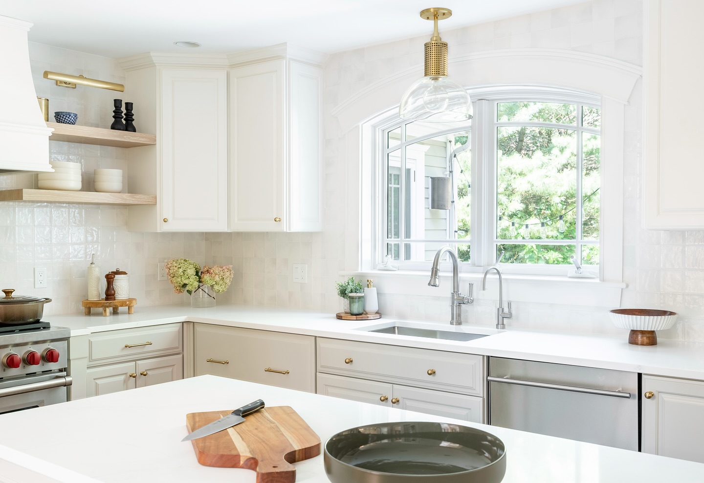 We’re still swooning over this kitchen reno we completed last year for our North Attleboro clients. And lucky for us we’re back for more! Keep an eye out for how we’re transforming their ‘art room’ into a moody and cozy space for the whole family to use. Reveal coming soon...
#kitchenmakeover #designclient #transformation #newenglandliving #interiordesigner
📷: @mark_medeiros