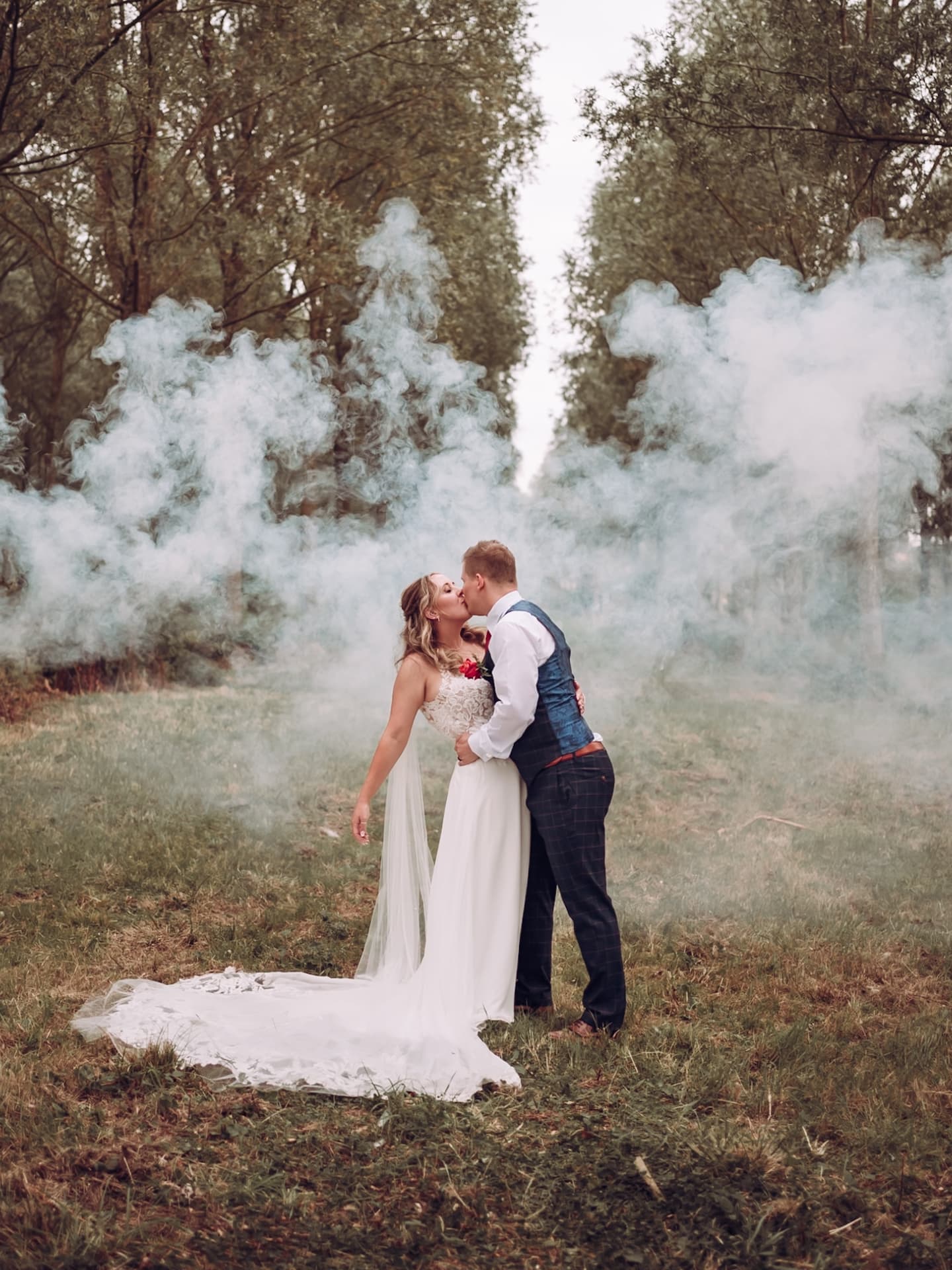 The one where Ashleigh married Charlie ⚡️
.
.
.
.
.
.
@a_shleigh @charliemattock
--
Venue // @castleviewstables
Dress // @blushbridalco
MAU & Hair // @elizabeth_clare_hairandmakeup