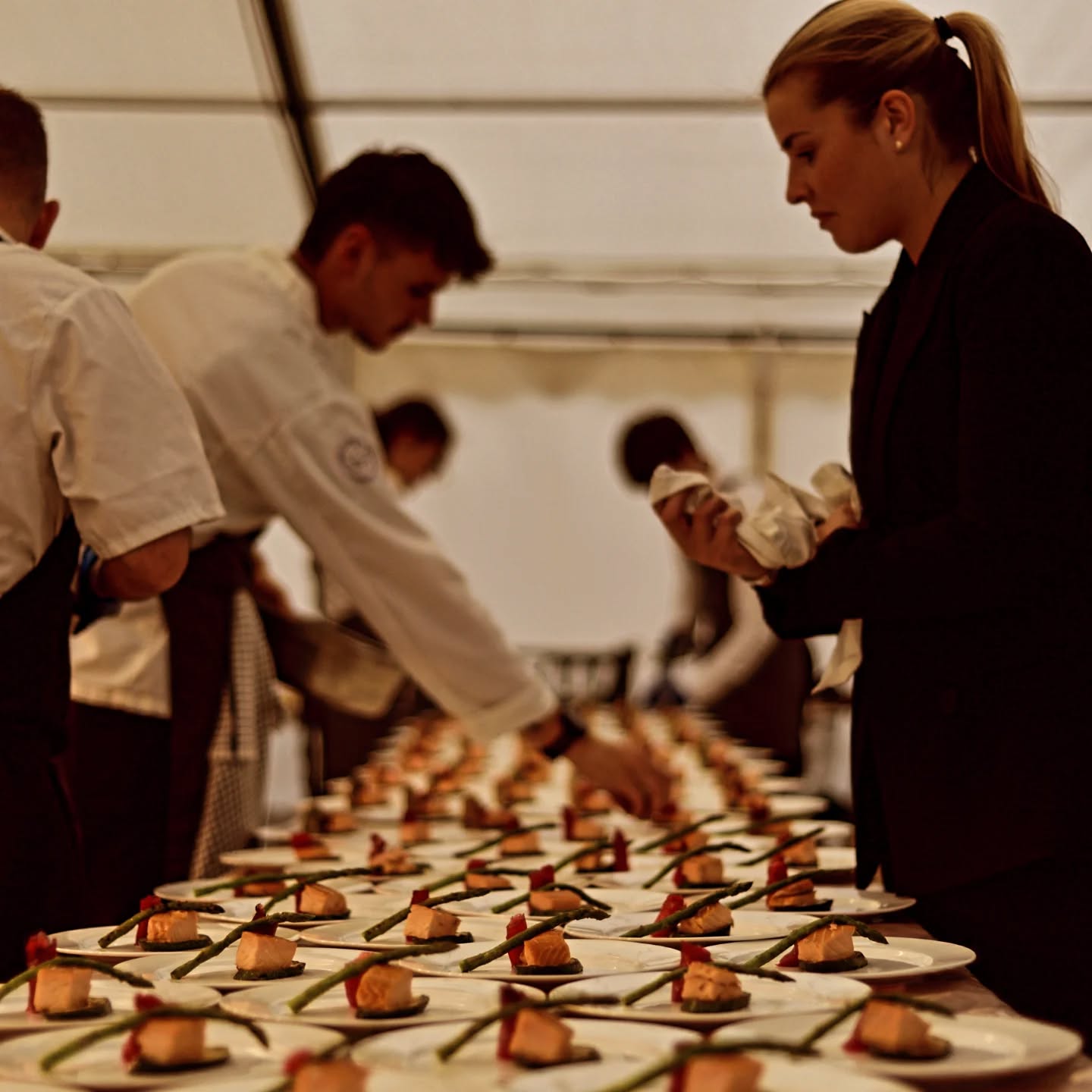 🌟 Trio of Salmon 🌟
#firmfavourite #eventcatering #weddingseason #weddingcatering #marquee #weddingmenu #salmon #asparagus