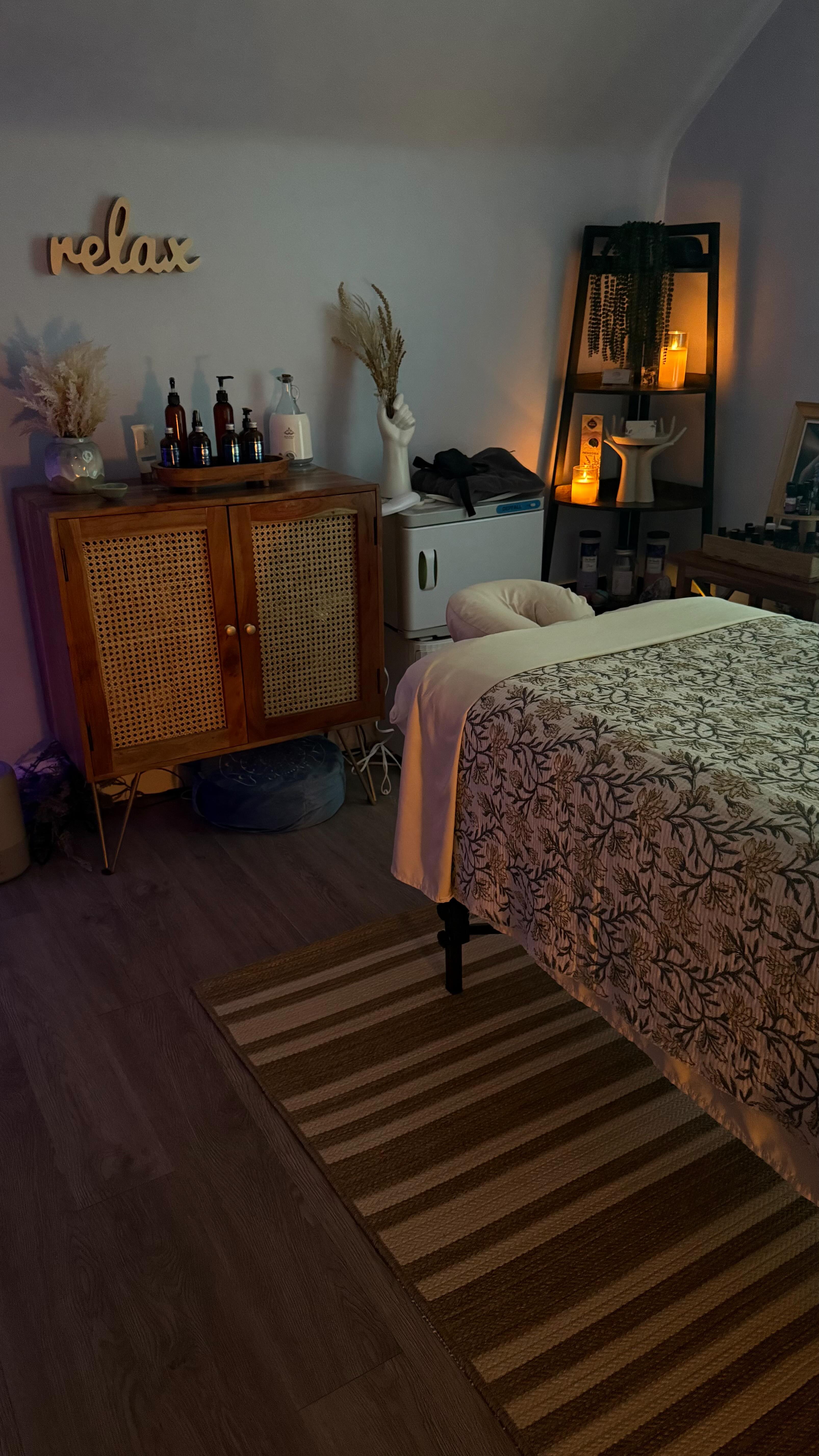 Sometimes the best gift you can give yourself is the pause your body has been asking for. 🌿💆♀️
A massage isn’t just relaxation — it’s restoration, grounding, and care.
Your body carries you through everything… isn’t it time to give something back?
💝 Gift cards available — because self-care is always the right choice.
#massage #veronanj #westorangenj #montclairnj #cedargrovenj #bloomfieldnj #massagem #mindfulness #totowanj #giftcard #boontonnj #selfcare