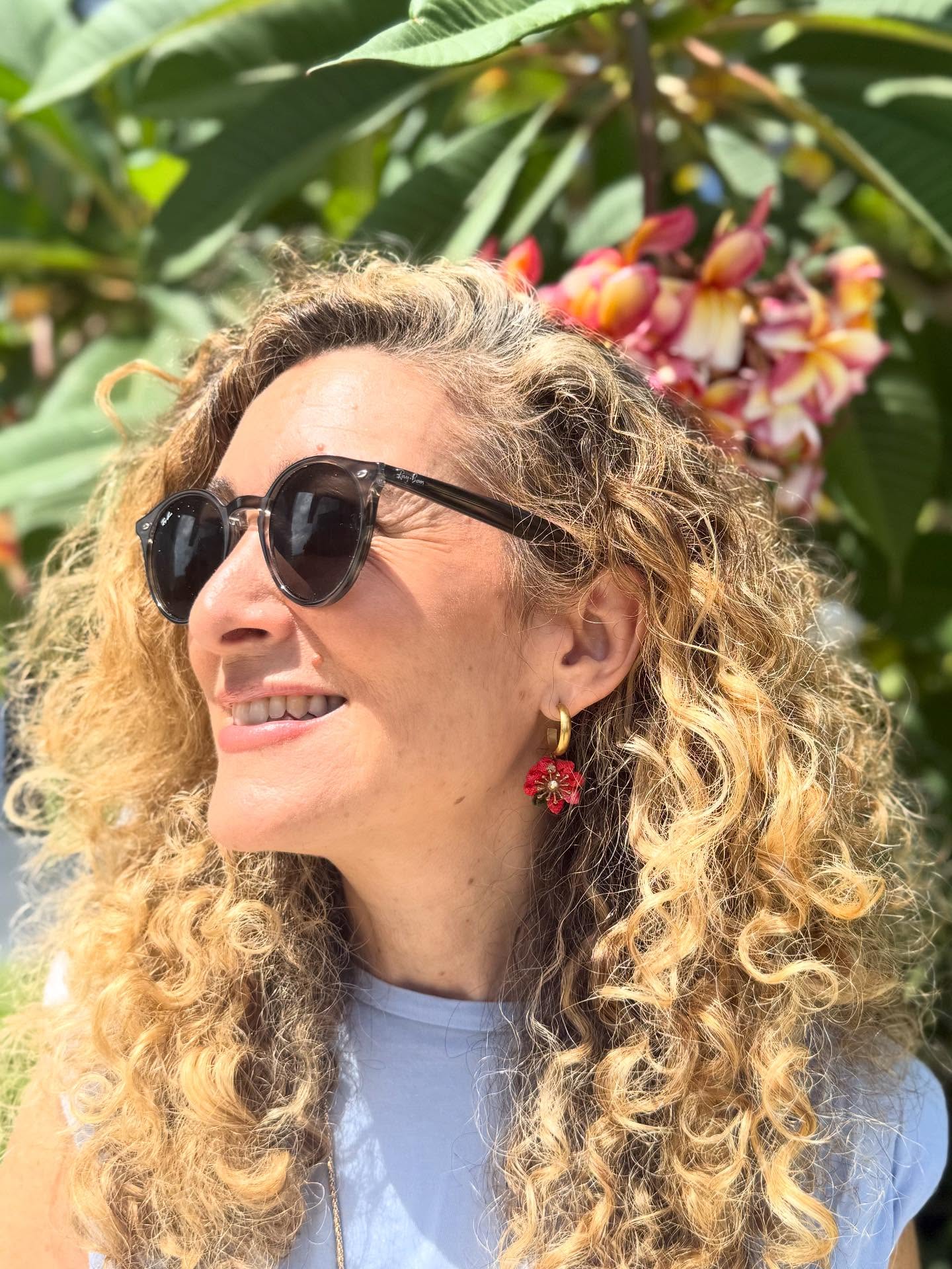 איך היה לכם הסופ״ש?🌺
מרגישה שהקיץ עדיין כאן ולא הולך לשום מקום🌞
אני סופגת את האווירה, האור והצבעים ותאמת אין לי תלונות🤭
תמצאו את הצבע האהוב עליכם, ותקחו אותו לחוות את העונה האהובה עליכם🌈
Special thanks to the amzing model @dana.labat 😍
#tsumamizaiku #つまみ細工 #אומנותיפנית #עבודתיד