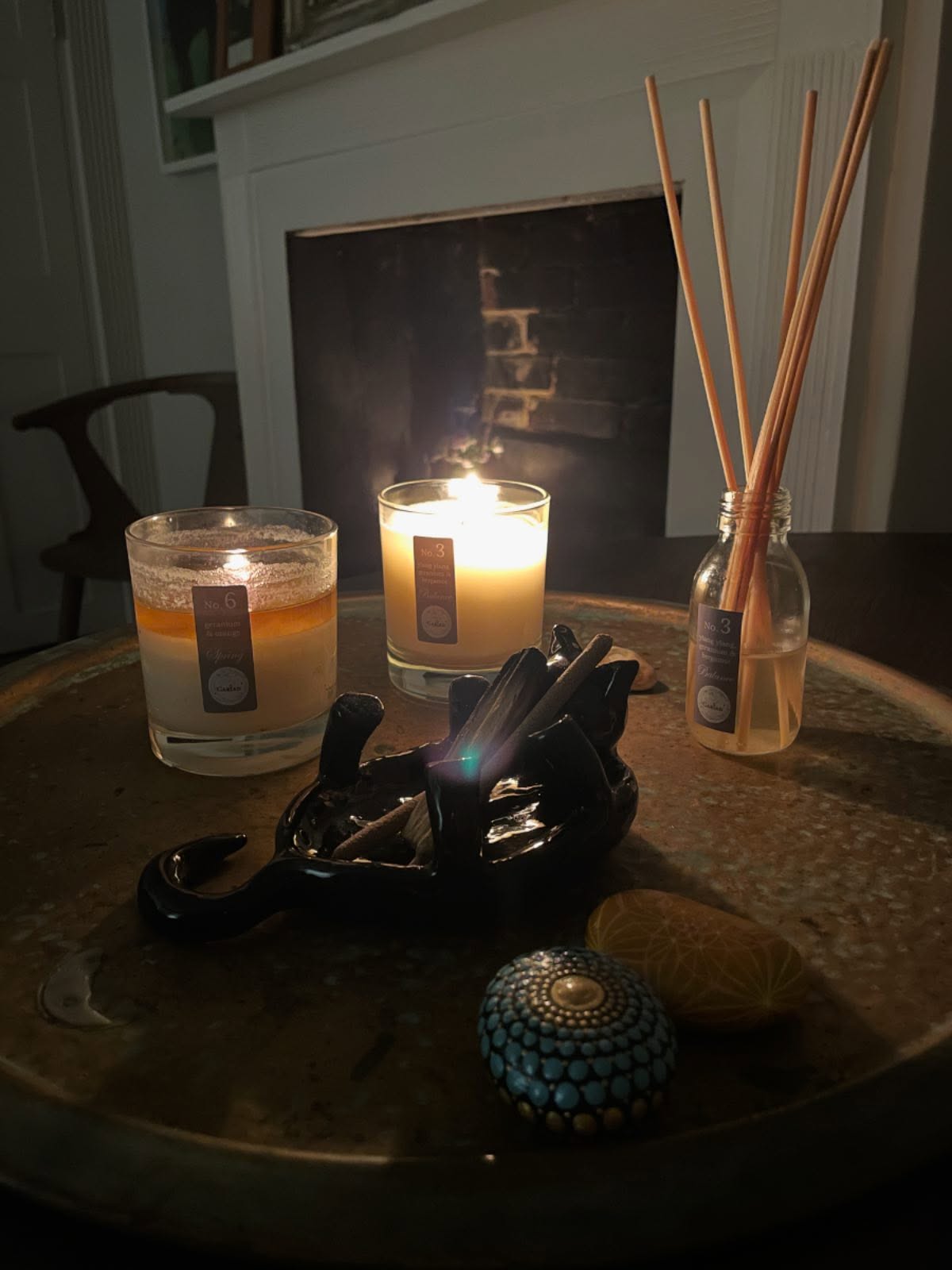 Love these gorgeous candles and diffusers from @purecariad, crafted with pure essential oils and natural ingredients. My favourite is No. 3 Balance - a calming blend of Geranium, Ylang Ylang, and Bergamot. I also love that their ceramic candle pots are refillable (not pictured here, but I have a few 🙂).