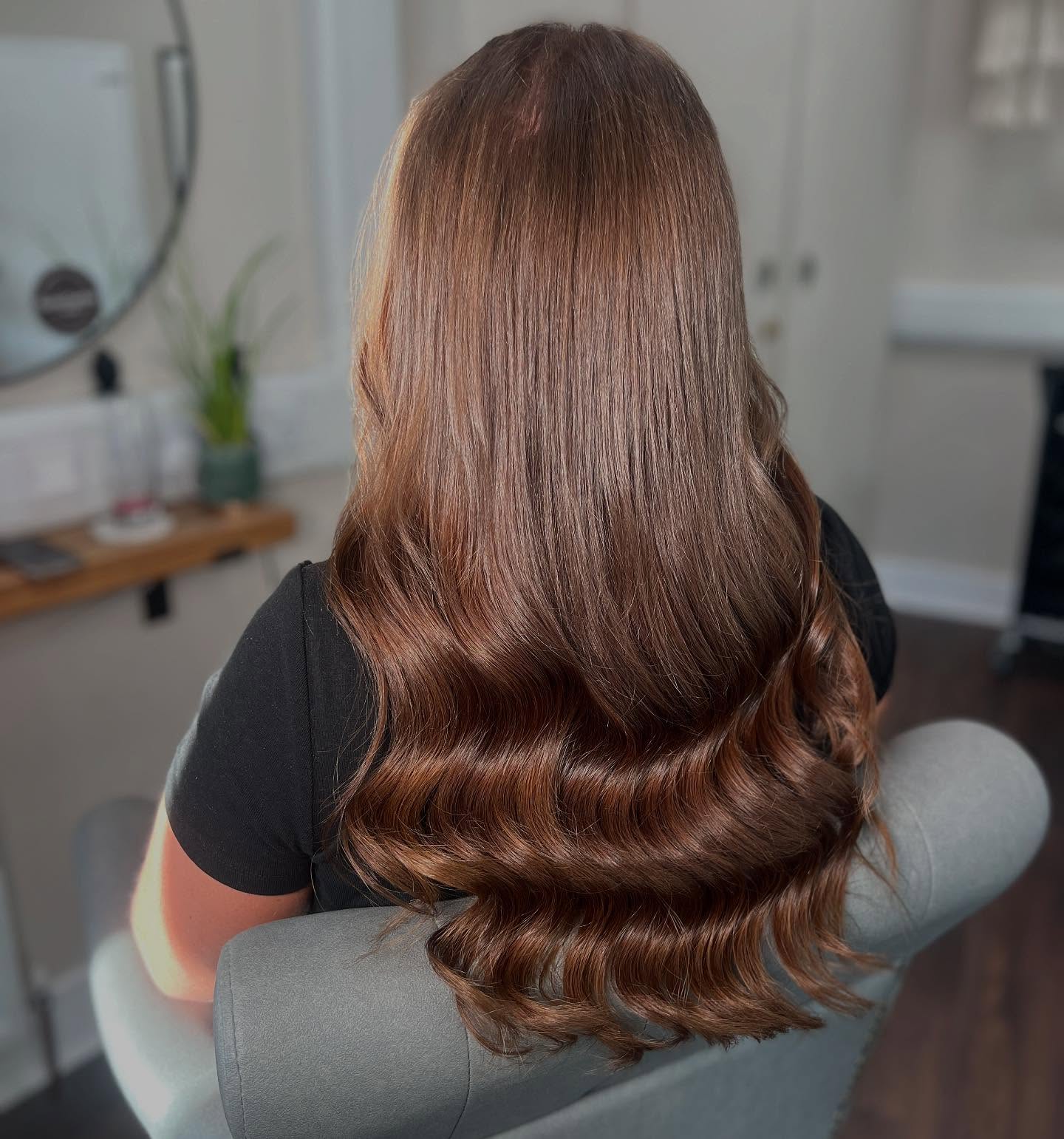 C H R I S T I E 🤎
It was finally Christie’s turn after grafting in the salon and waiting for my return! We did a fresh maintenance with an all over colour to give her hair extensions a bit of love!
I used the @remicachet blow out spray as Christie’s hair is naturally curly and we wanted a sleek finish before adding some beautiful curls.
Hot tools- @divaprostyling atmosbhairdryer and straighteners
Procure @marianilastockholm and @remicachet
#hairextensions #remicachet #divastyle #marianilla #awardwinningsalon