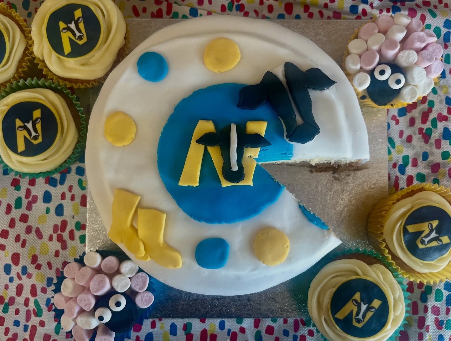 Thanks to everyone that came along to our Cake and Coffee day yesterday, we’re so pleased to share that we raised a total of £205.26 for @yellowwelliesuk 💛
Congratulations to Ralph Willcox, who won the raffle too!