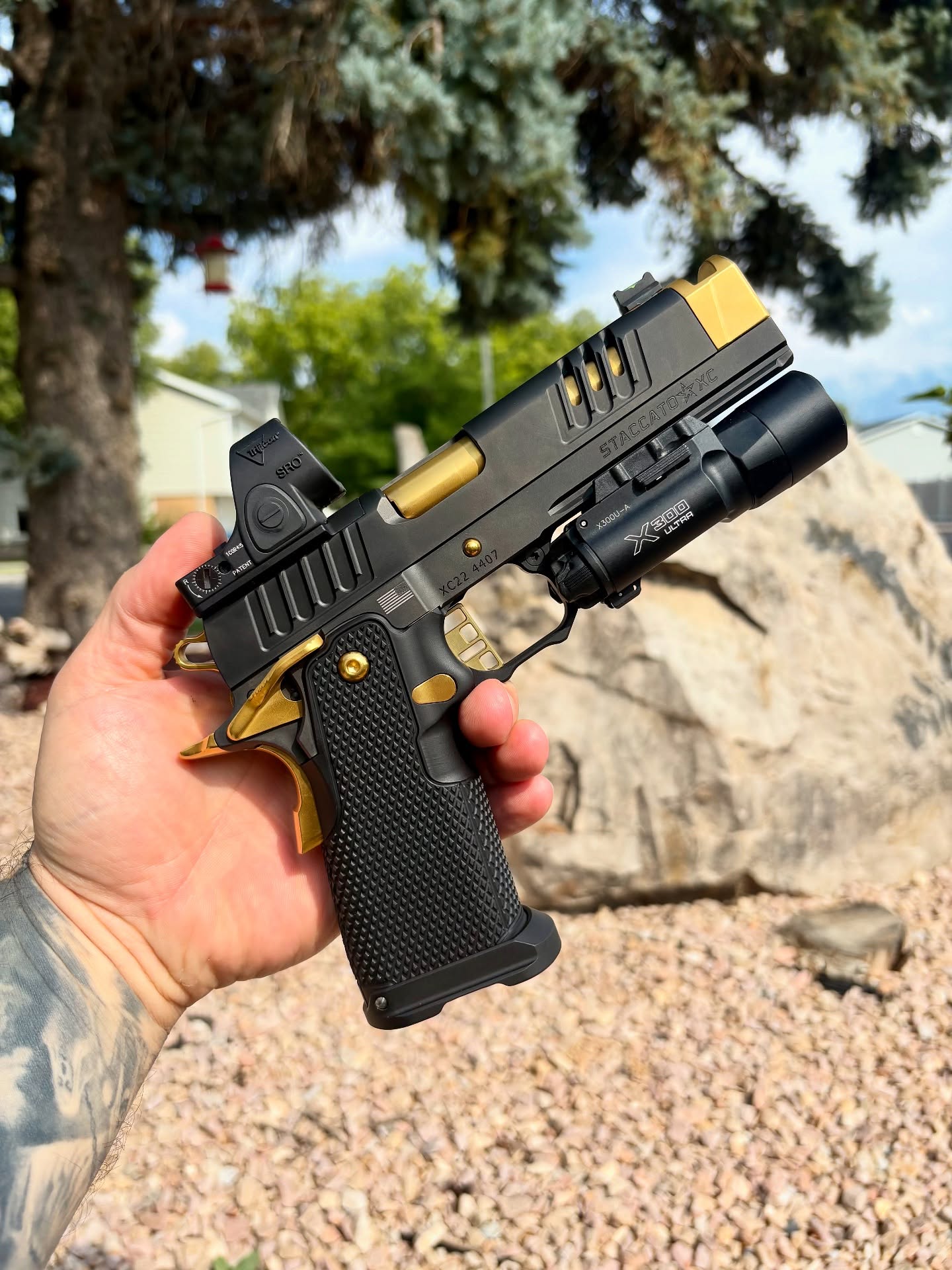 Added some Detail to this @staccato2011 XC.
@millerprecisionusa billet grip
@red_dirt_usa Trigger
And a bunch of gold TiN coating.