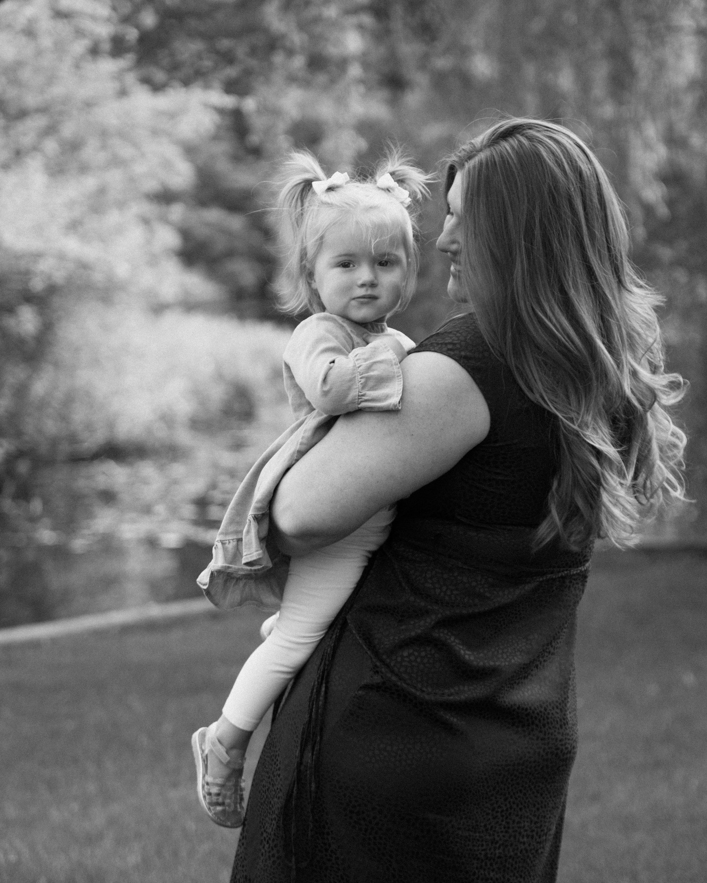 Capturing the bond between mother & daughter will never stop feeling like magic ✨
.
.
#familyphotography #motherhoodunplugged #timelessmemories #motherhoodphotography #familyphotographer #midwestphotographer #grandrapidsmiphotographer #miphotographer #michiganphotographer #lifestylephotography #motherhood