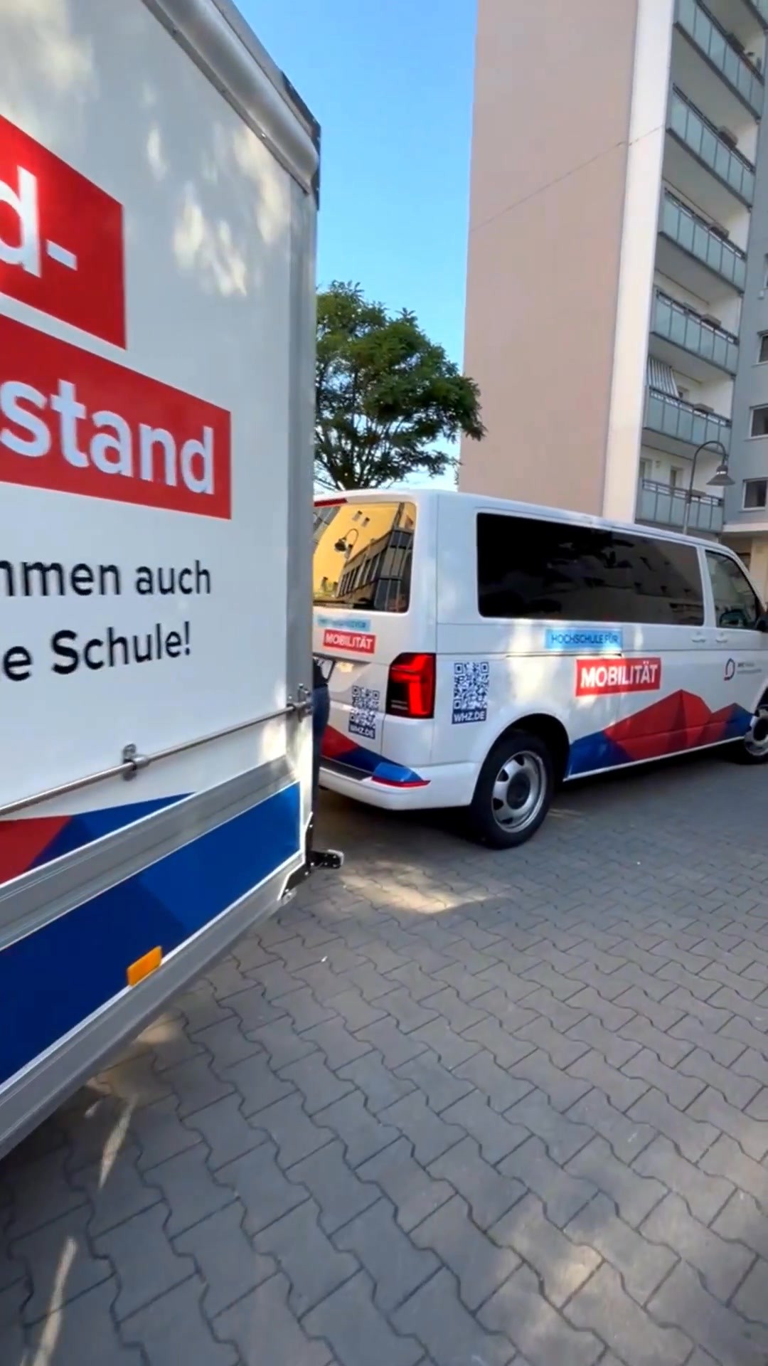 Frisch foliert & bereit für den Einsatz!
Die Westsächsische Hochschule Zwickau ist jetzt mit einem mobilen Zweirad-Prüfstand unterwegs – mit VW Bus & Anhänger, komplett in neuer Folierung von uns.
Das Beste daran: Du musst nicht mehr zum Prüfstand fahren – der Prüfstand kommt direkt zu Dir an die Schule!
Ein echter Hingucker mit richtig viel Technik an Bord.
#Folierung #VWBus #Anhänger #WHZ #Zweirad #Prüfstand #MobilUnterwegs #Zwickau #Chemnitz #Werbetechnik #Fahrspaß #madeinsaxony