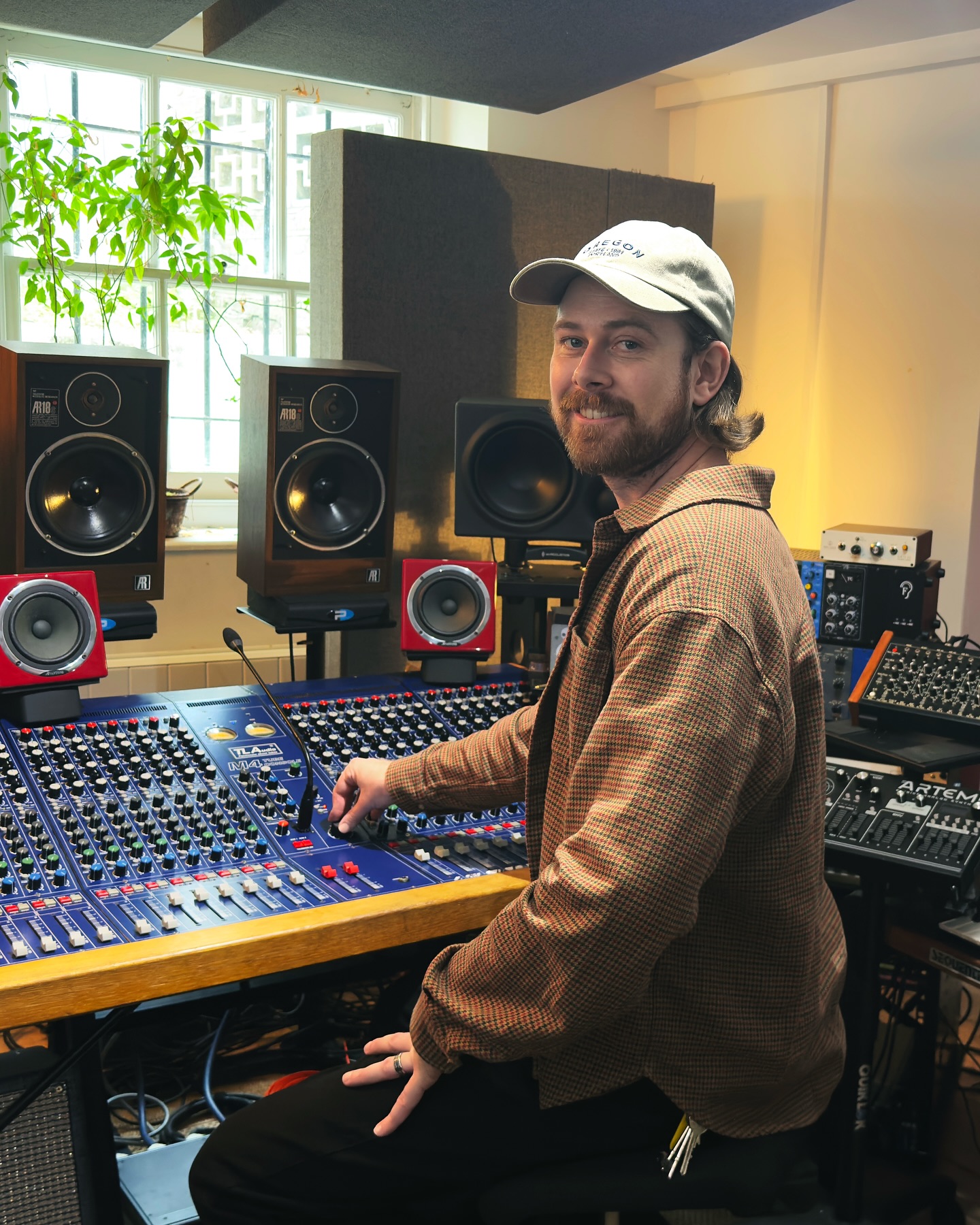 Settled into the new London studio ✨
The TL Audio M4 Tube Console has been a dream to work through. Can’t wait to share what it can do. Come by and hear its magic at work 🫠
#musicstudio #recordingstudio #analogsound #londonmusicscene #indiemusician #mixengineer #musicproducer #tlaudio