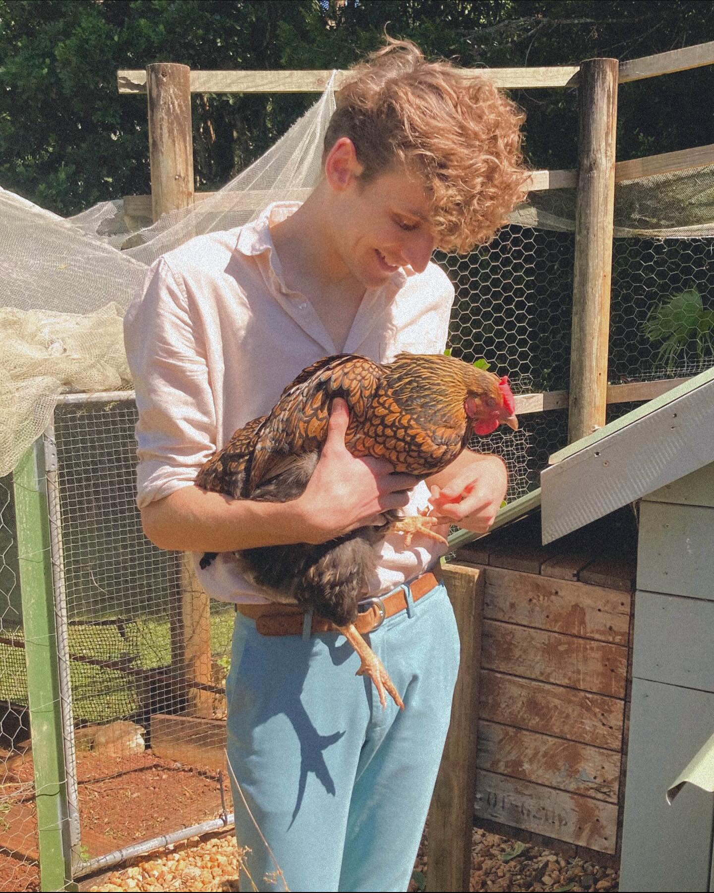 Sometimes I just find myself thinking about the chickens at my parent’s home in Australia and wonder how the girls are all doing 🤣🐓.