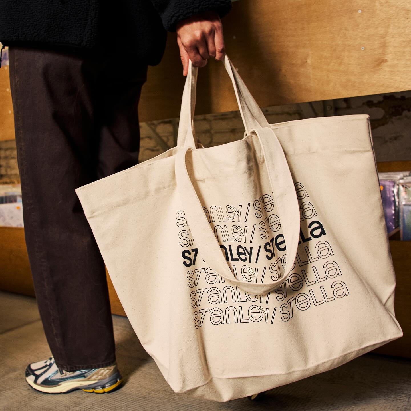 These new totes from @wearestanleystella are great, the quality, the size and the colours!
.
.
#autumn #winter #stanleystella #wearstanleystella #clothing #tshirts #clothing #printers #decorators #silkscreen #screenprinting #ink #colour #print #embroidery #directtofilm #directtogarment #product #garment #tshirt #hoodies #screenprintinglife #totes