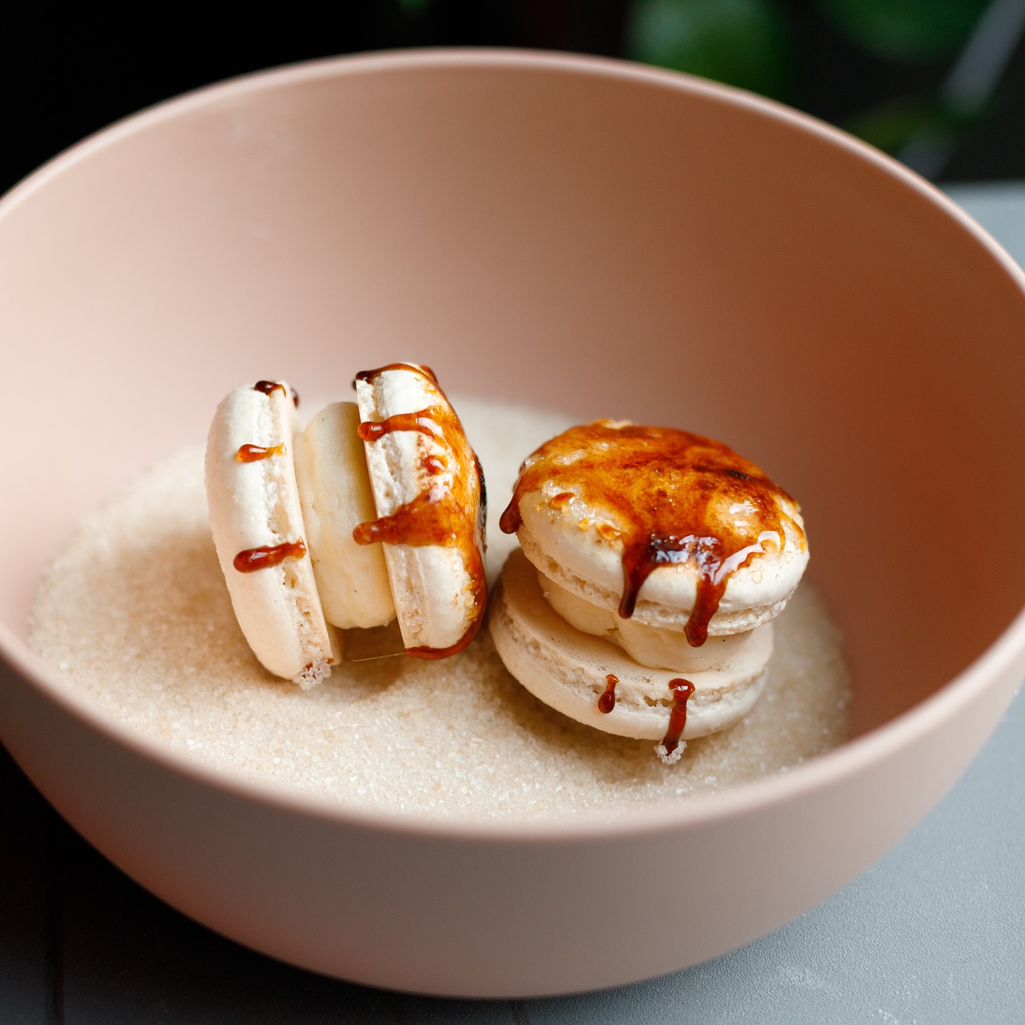 Coming in those macaron boxes this week: Salted Caramel! With the ultimate improvement of a torched sugar shell😋
Boxes will be delivered to Gather on Main tomorrow with a bunch of breads! Each box will contain 3 macarons in a variety of flavors…
🍌 Banana Pudding
🫐 Mixed Berry
🍮 Salted Caramel
🍋 Lemon
See y’all tomorrow!
#frenchmacarons #macaronsofinstagram #homebaker #cottagebakery #weeklymenu