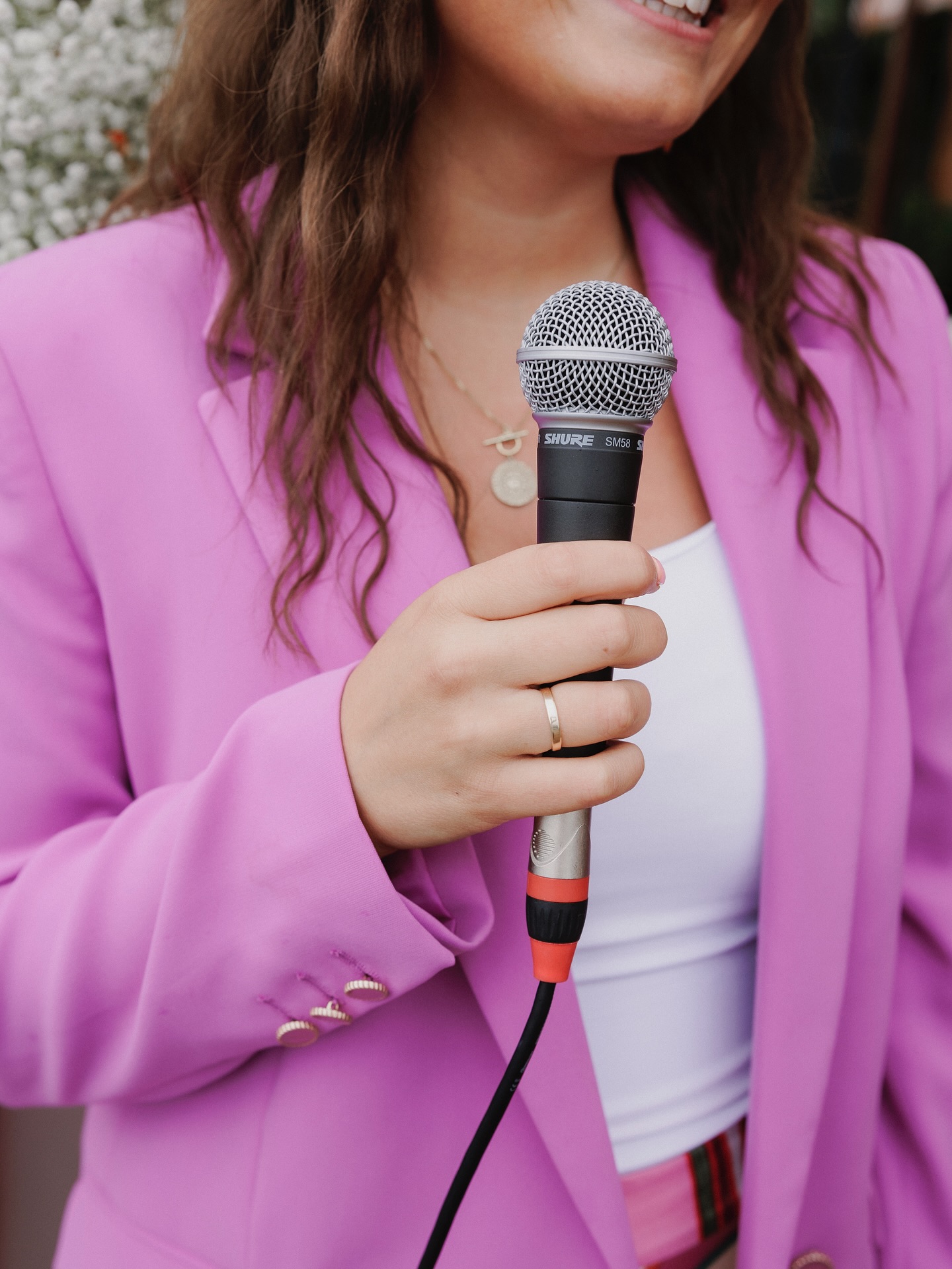 ✨ Was i als Traurednerin NIEMALS sag’n würd..✨
⏱️ Die Trauung dauert eh nur 25 Minuten
💍 Ihr habts die Ringe vergessen? Ahh egal, dann hoid ohne
📜 Die Rede improvisier i heit einfach
❤️ Des Eheversprechen loss ma weg – des braucht eh kana
👵 D’Tante Betti is nu net do? Pech, wir starten trotzdem.
😐 Lochn bei der Trauung? Geht gaaaar net!!
👉 Jetzt bin i neugierig:
Liebe Kolleg*innen, was würdets ihr bei einer Trauung niemals sag‘n oder tun? 😅🙌
Planung: @ronja.weddings
Location: @_tonialm
Fotografin: @ivoryrose.photography
Trauednerin: @trauworte.at
Deko- & Floristik: @helene_dahladel_floraldesign
Styling: @brautstyling_by_liana
Konditor: @bs.birgit_stotter
Band Empfang & Trauung: @tanjaandrea.musik
Location Getting Ready: @weyerhof
Party: @wildkogel_buam_official
Liveillustratorin: @zettlwirtschaft
Brautkleid: @tinavalerdi_official
Brautpaar: @dani__si_
@mada.casa