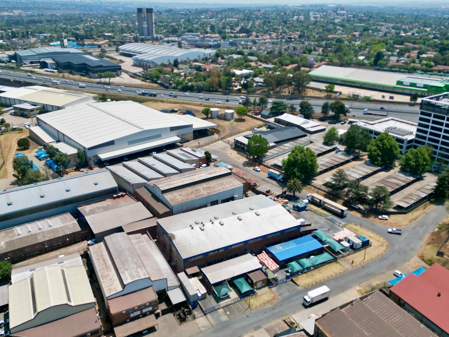 8 Field Street — The heart of Wilbart,JHB. home to Awesome Snacks, the makers of naks, puffs and drinks. Quite possibly the most well-thought-out manufacturing facility we’ve ever seen — built for efficiency, growth, and innovation. #AwesomeSnacks #Manufacturing #FieldStreet #LogisticsProperty”