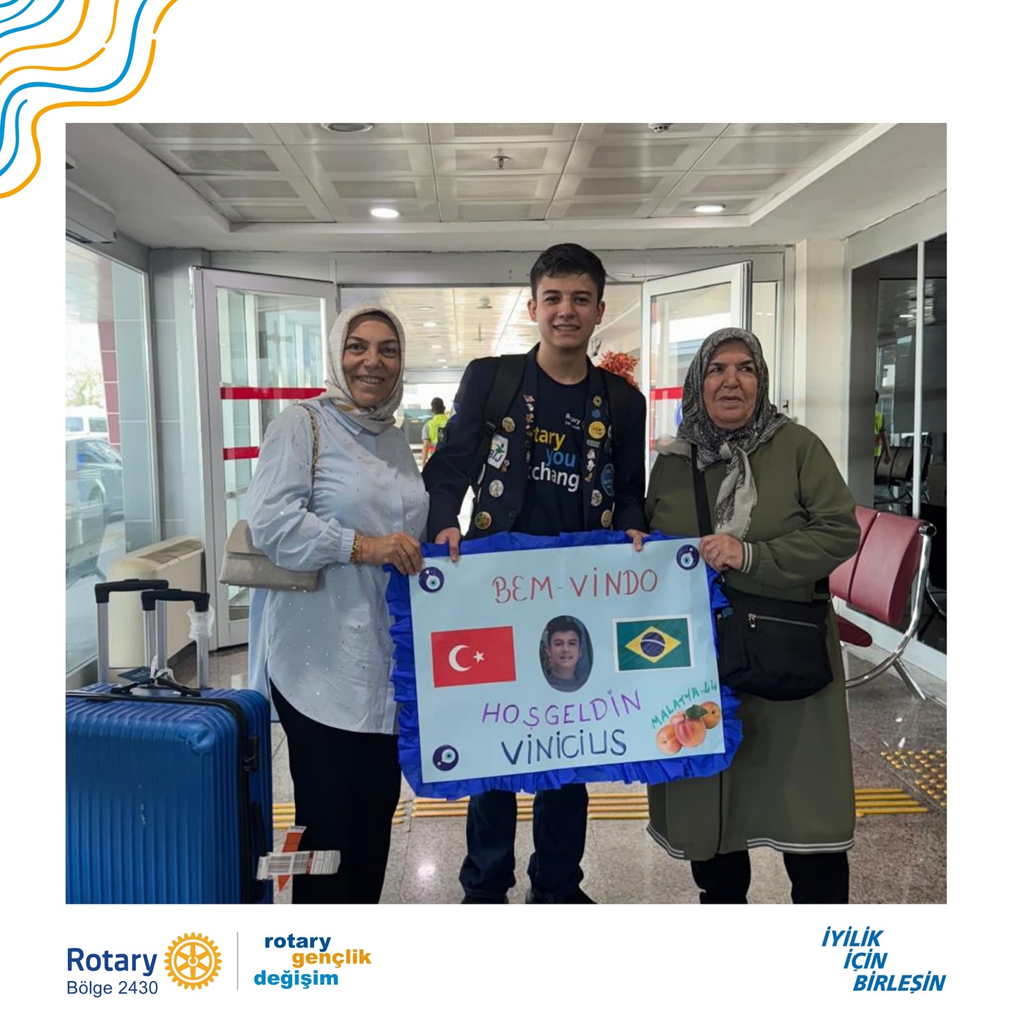 🇧🇷Brezilyalı değişim öğrencimiz Vinicius Türkiye’ye geldi! 🇹🇷
Hoş geldin Vinicius! Burada olduğun için çok mutluyuz. Yeni maceralar, dostluklar ve unutulmaz anılarla dolu harika bir yıl diliyoruz.
🇧🇷 Our Brazilian exchange student Vinicius has arrived in Türkiye! 🇹🇷
Welcome, Vinicius! We’re so happy to have you here. Wishing you an unforgettable year full of new adventures, friendships, and beautiful memories. 🌍✨ @malatyarotary @rotarydistrict2430