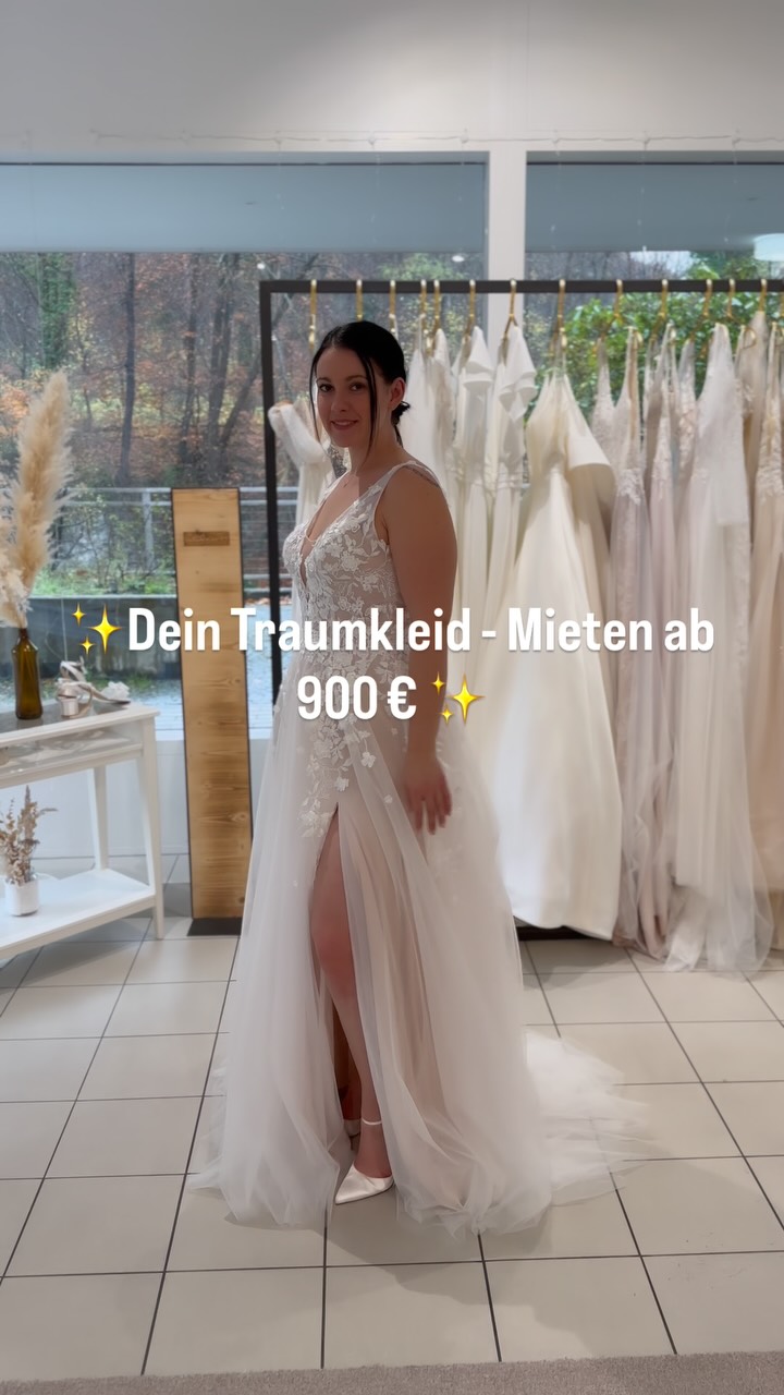 ✨ Dein Traumkleid – mieten ab 800 € ✨
Gönn dir den Luxus, den du verdienst – ganz ohne Kompromisse.
Bei uns wird jedes Kleid nur ein einziges Mal vermietet und ist damit so einzigartig wie dein besonderer Moment.
Du musst dir keine Gedanken machen – weder über Reinigung, noch über Änderungen oder was mit dem Kleid nach deinem großen Tag geschieht. Alles ist bereits für dich organisiert.
Nach der Vermietung erhält jedes Kleid ein neues Leben – und darf eine weitere Braut als ,,zweite Liebe Traumkleid“ verzaubern.
Dein Auftritt. Dein Traumkleid.
Deine Erinnerung.
✨✨✨✨
Terminvereinbarung unter www.brautmoment.at oder per Mail an brautmoment@gmx.at