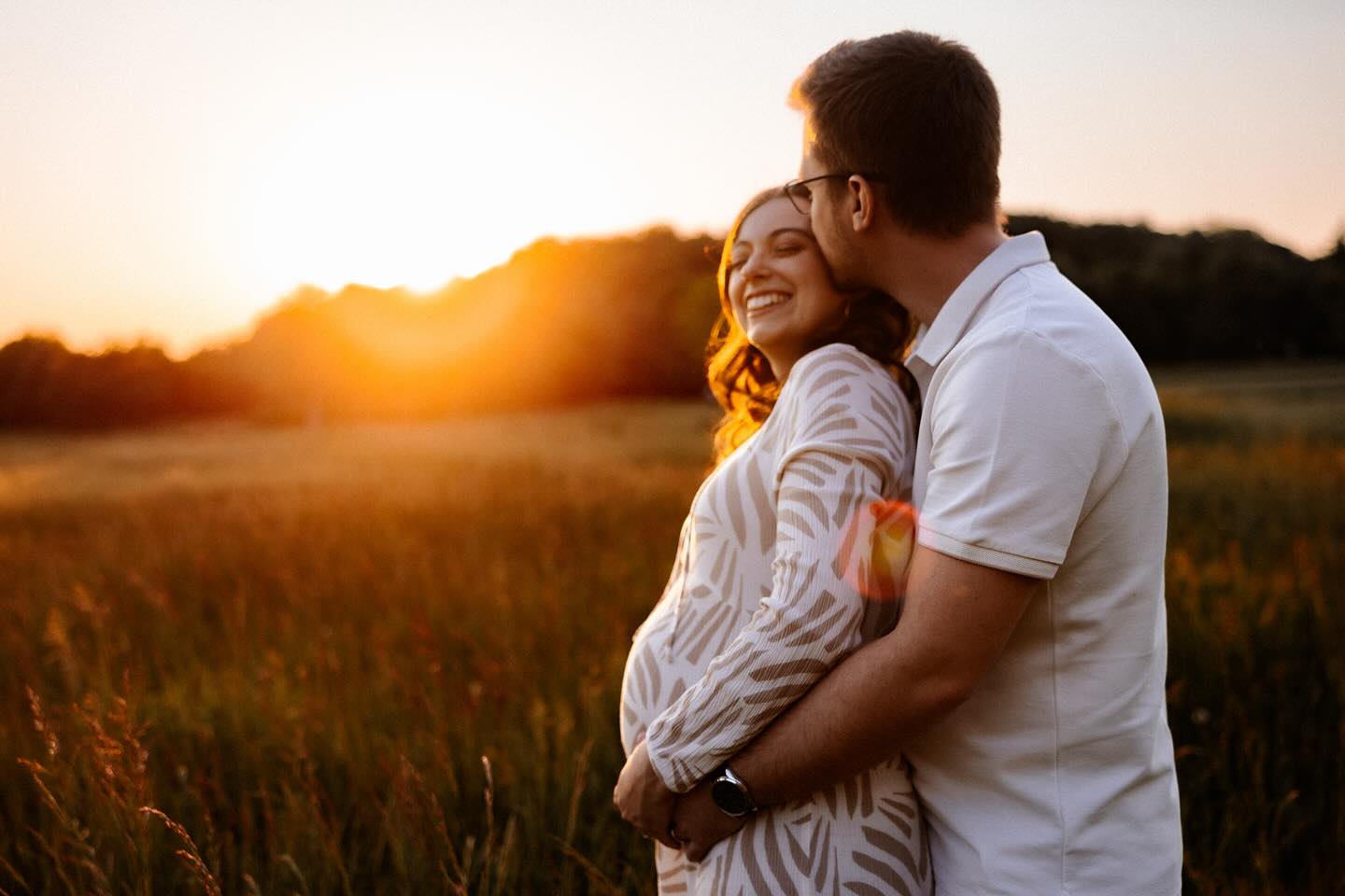 #seancegrossesse ☀️
Mon amour pour les couchers de soleils.. 🌅
Je pense que maintenant vous le savez non ? 😅
📸 Elodie.B - Photographie
Photographe basée en Seine-et-Marne & IDF.
Mariage, Maternité, Naissance & Famille.
🌐 www.elodiebphotographie.com
@elodie.bphotographie
elodie.b-photographie@outlook.com
#photographe77 #photographeseineetmarne #photographeiledefrance #photographemariage #photographemariage77 #photographematernite #photographematernite77 #photographegrossesse #photographegrossesse77 #photographeparis #shootinggrossesse #shootingbebe #shootingnaissance #shootingnaissance77 #shootingmaternite77
