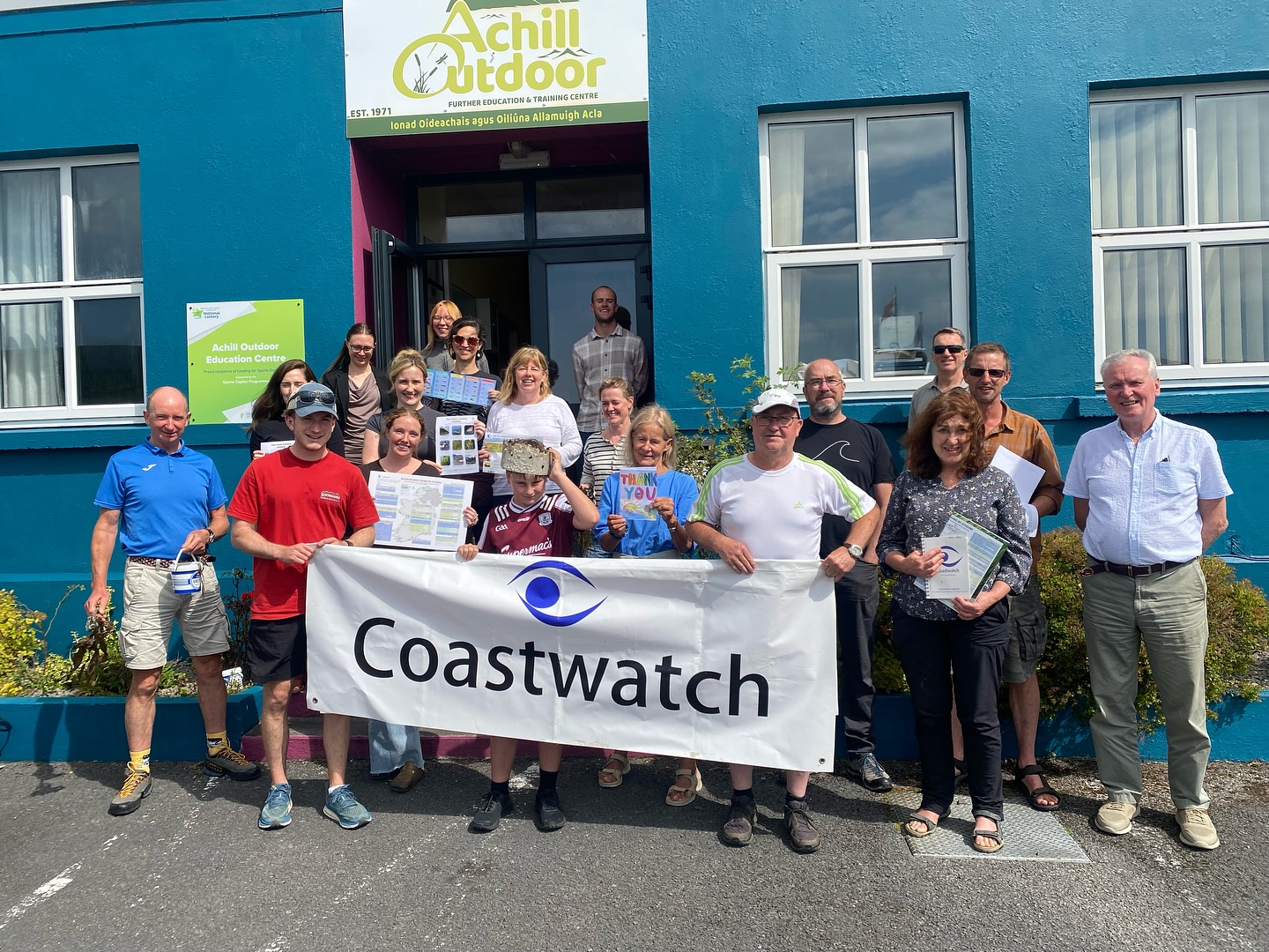 Our Achill Summer School ended with a celebration of Seagrass and a trip to Inishbiggle. On Thursday morning, Coastwatchers and Inishbiggle locals alongside Marine and Policy experts joined together to discuss the importance of seagrass. The event kicked off, with a warm welcome from Mick Kane, Director of the Achill Outdoor Education Centre and our newest Regional Coordinator, covering Mayo! Led by Karin Dubsky, the Coastwatch regional coordinators shared their stories with Seagrass from all over the country, from Cork to Donegal! Sligo coordinator Sam Moran shared beautiful clips, of his snorkels through seagrass beds highlighting the diverse marine life they house and the devastating consequences of dredging. Robert Wilkes, Marine Biologist with the EPA, then shared an enlightening presentation on the national marine monitoring of intertidal seagrass beds, noting how seagrass is responding to changes and warning of the serious pressures on intertidal beds, from aquaculture traffic to eutrophication.
The event was concluded as the group broke into smaller teams to discuss contemporary legislation (or lacking legislation) around the protection of seagrass sites, Ecotourism and Educational opportunities to promote protection, and concerns of water quality and pollution. Later on, the Coastwatch team boarded a currach from Dooniver area in Achill at Bullsmouth. The captain, a local farmer and fisherman, steered us through some of the strongest currents in Europe to the seagrass beds that were previously discovered by an Inishbiggle resident. The local woman who originally reported her findings has catalysed protection efforts in the area. We are so appreciative of the local initiative and effort, that first led us to these undiscovered beds and then enabled the team to confirm the health of the Zostera marine beds with a bathyscope.
Overall the day was a great success! Seeing environmentalists come from all corners of the country to advocate for the protection of such a critical marine component was amazing! Thank you to all who contributed!