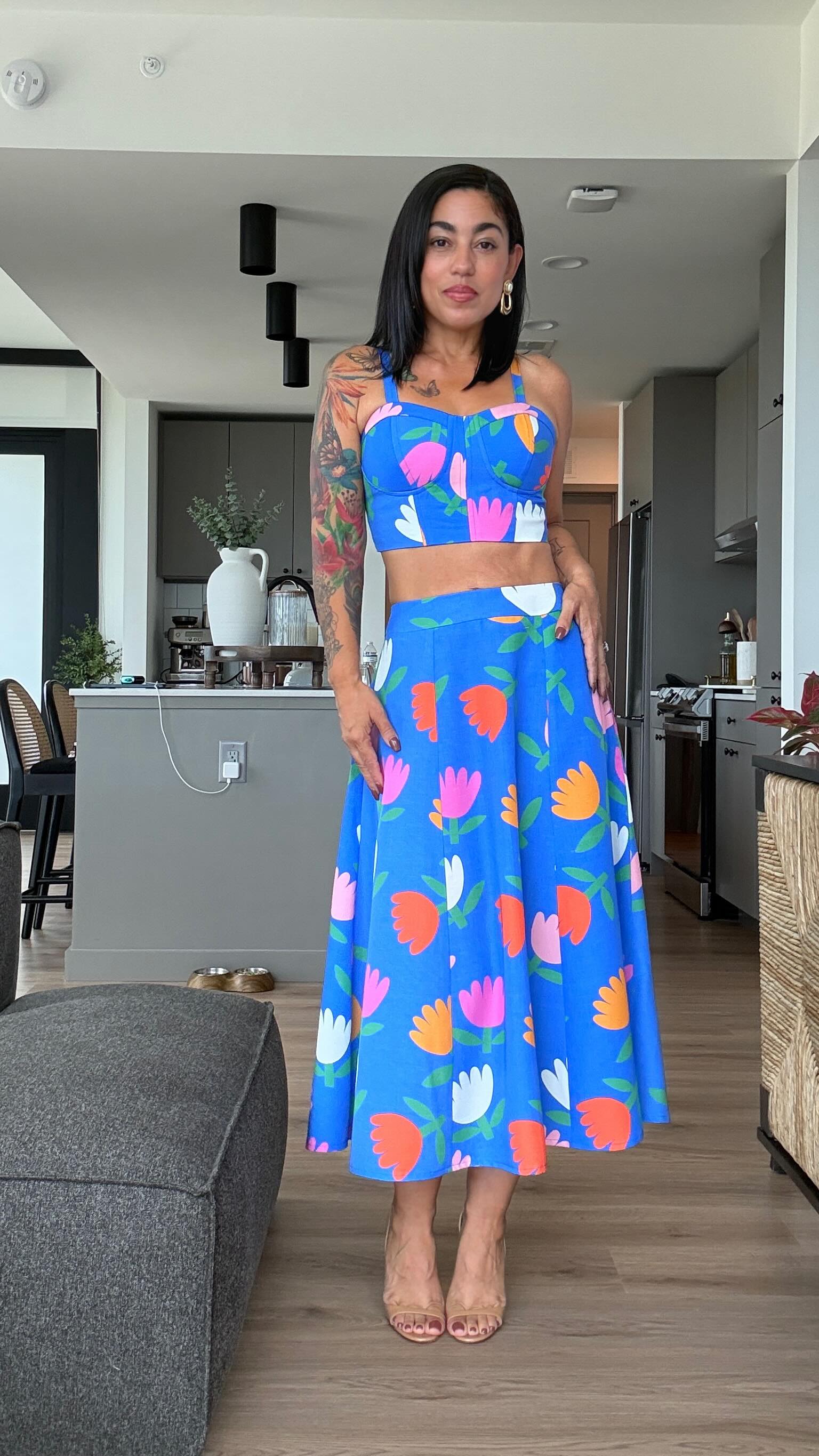 The perfect pattern for this super fun colorful print! This is my #S9894 pattern which you can get at simplicity.com the fabric is from @gridfabrics and it’s amazing! Have a great day! ☺️