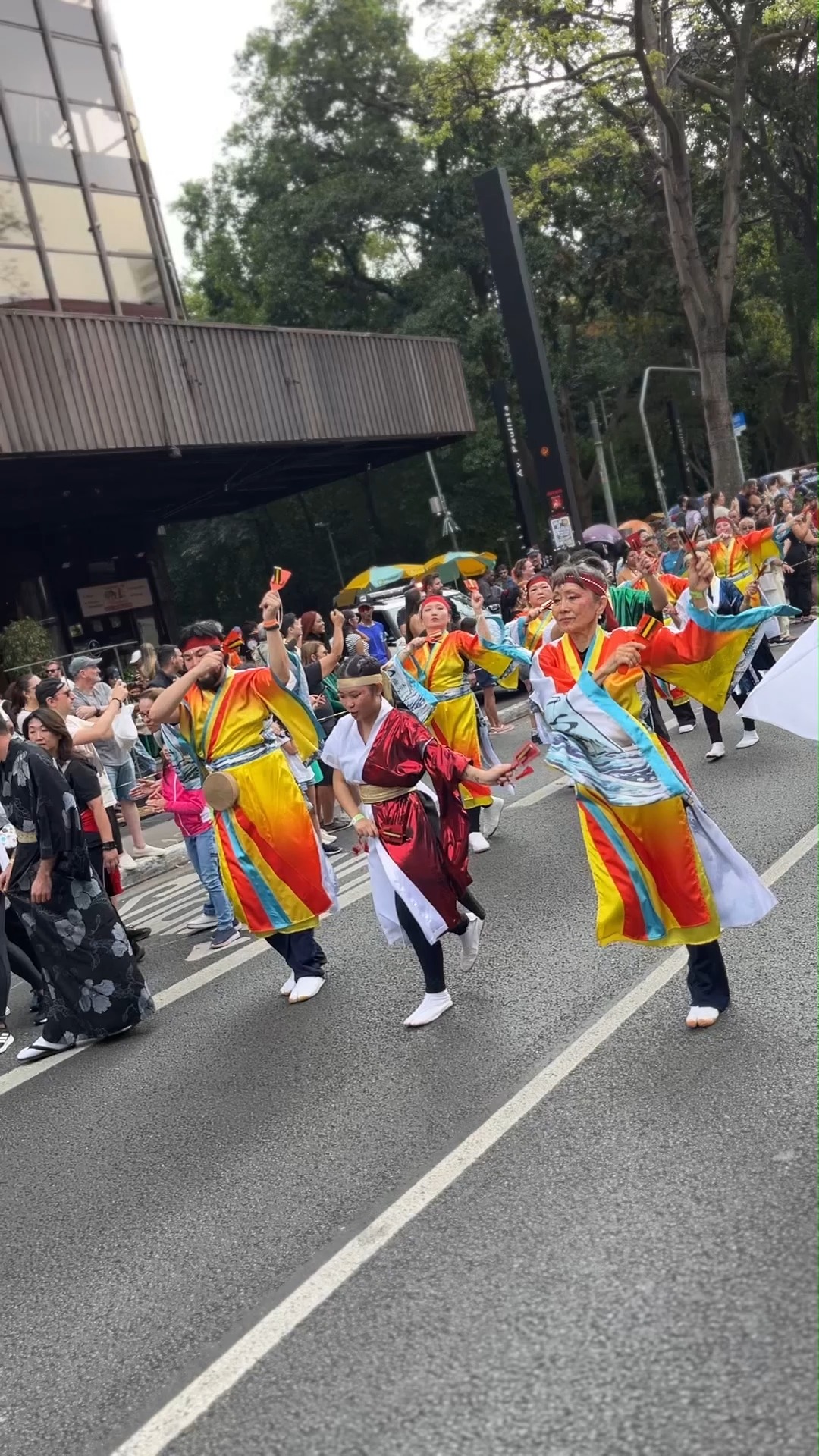 Yosakoi Soran no Desfile Yume Matsuri 2025 🎊👘🎉
🎥 Créditos: @obryan.batera
#yumematsuri2025 #yumematsurisp #união #eventos #130anosdeamizadebrasiljapão #yosakoi #yosakoiソーラン #ishinyosakoisoran
@shinsei_acal
@ishin_yosakoi_soran