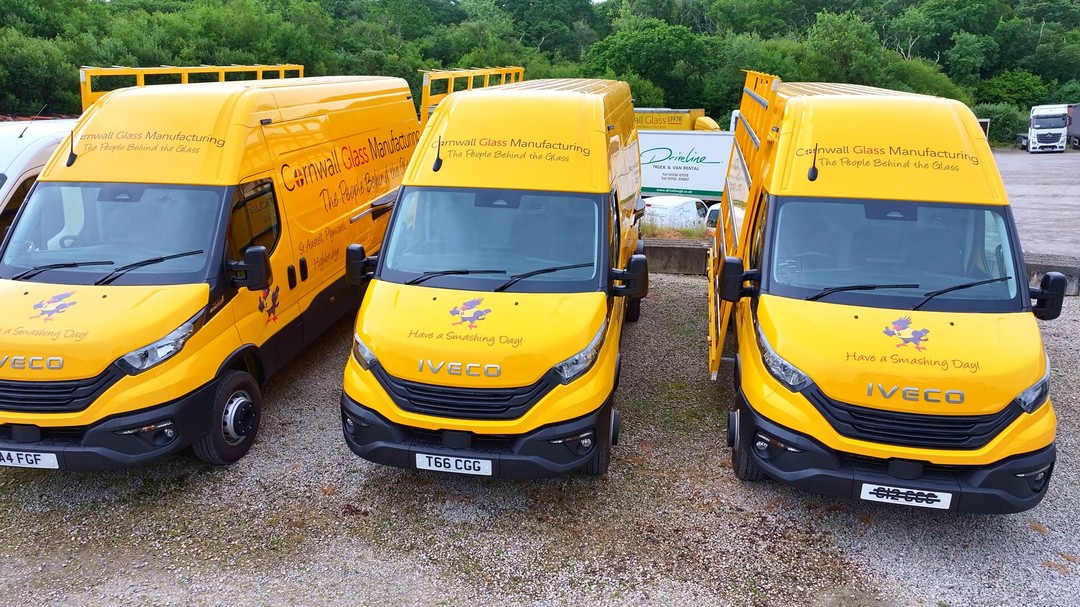 🚐💨 On the Road Again - Fleet Delivery for @cornwallglass Manufacturing!
We recently hit the road with three brand-new vans, proudly delivered to the fleet at Cornwall Glass Manufacturing, courtesy of @drivelinegb.
The journey took us over the iconic Tamar Bridge, through to the CCM depot in Plympton, and along the A30, where we caught a quick glimpse of the beloved "Coming Home Trees"
A big thanks to @bb.drones_ for joining us part of the day and capturing some amazing aerial footage! 📸🚁
#FleetDelivery #DrivelineGB #CornwallGlass #OnTheRoad #ComingHomeTrees #VanLife #WestcountryDrive #Cornwall