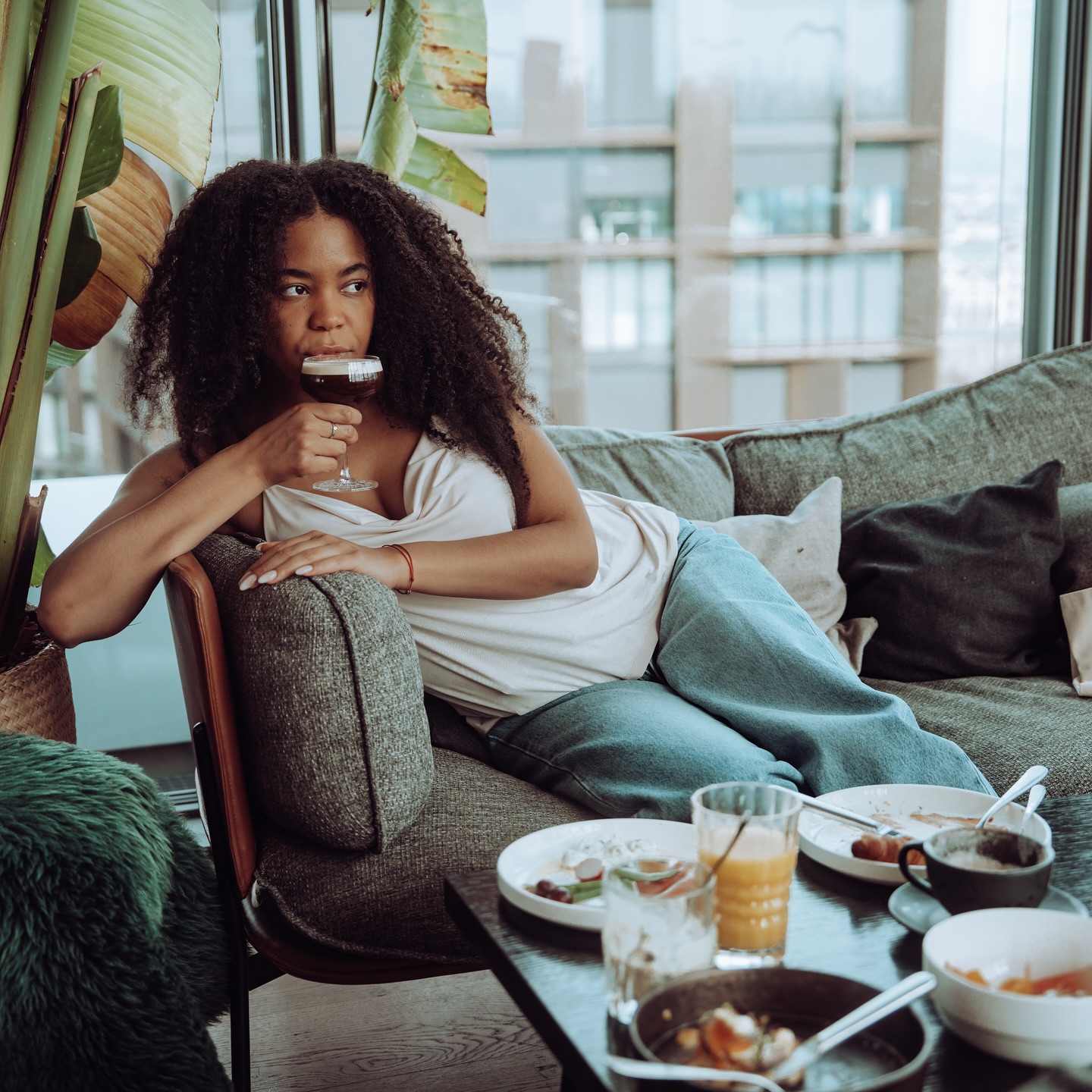 Fresh coffee, golden sun, endless view – mornings are better at Aurroa Rooftop Bar. Enjoy pastries, breakfast plates, and a skyline that wakes up with you. Start your day above it all and make your morning unforgettable. 🍳🥐
#morningvibes☀️ #bestoftheday #breakfast