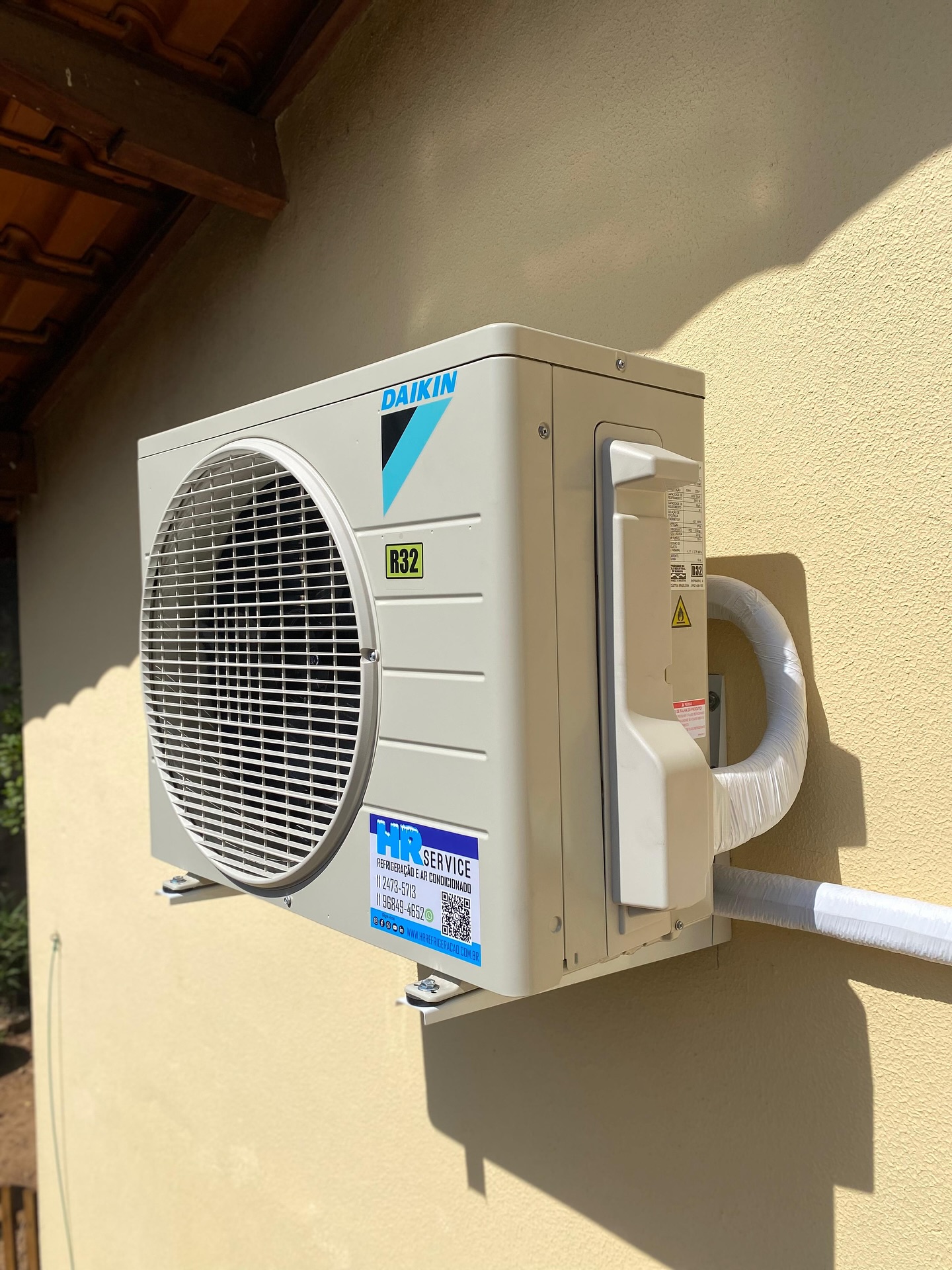 Chegou o momento de elevar o conforto da sua casa! ❄️✨
O Daikin Smart Gold 9.000 BTUs combina tecnologia inverter, que garante economia de energia, com um desempenho silencioso e duradouro.
✅ Climatização rápida e uniforme
✅ Mais eficiência e confiabilidade
✅ Design moderno e sofisticado
Perfeito para transformar o seu ambiente em um espaço ainda mais agradável e inteligente. 💙
#daikin #smartgold #climatizacao #confortointeligente #arcondicionado #daikinairconditioning #souparceiroleveros #inverter #qualidadevida