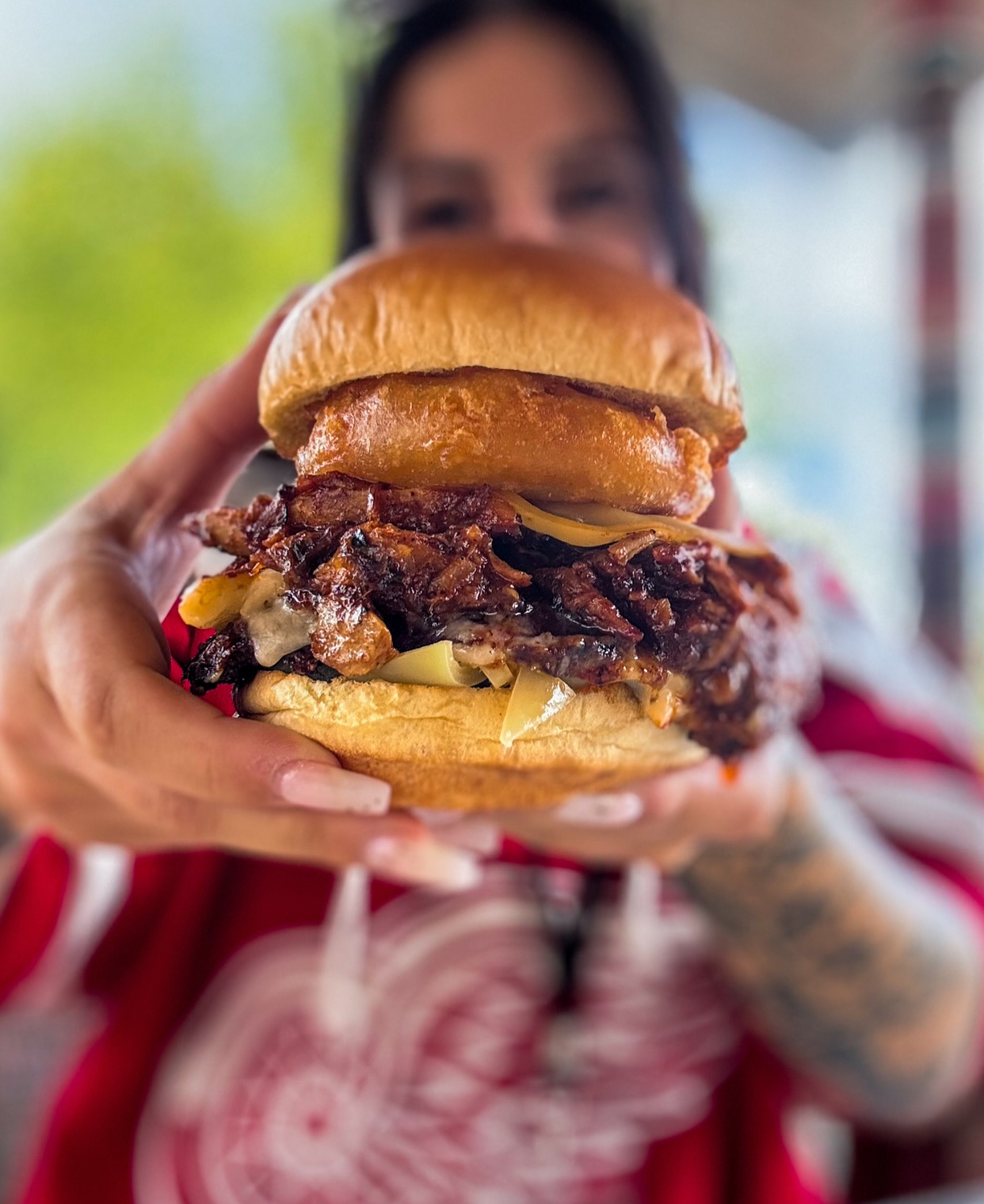 Our September specials are made to order, packed with goodness & gone when the month ends. Don’t miss ‘em! 🍔🍂
Return of the Mac | 9.50
4oz smash patty, griddled mac & cheese, BBQ pulled pork, pickled chilies, an onion ring & smoked gouda
Fat Elvis Shake | 6.50
vanilla soft serve blended with banana & peanut butter, topped with crumbled bacon, whipped cream & a cherry