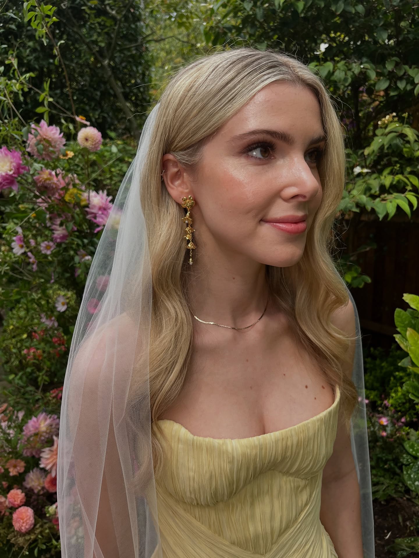 Buttermilk 💛
The hottest colour of the season, and one of my first brides to wear it this year.
A soft Hollywood wave was paired with neutral, cool toned makeup for the ultimate polished look. ✨