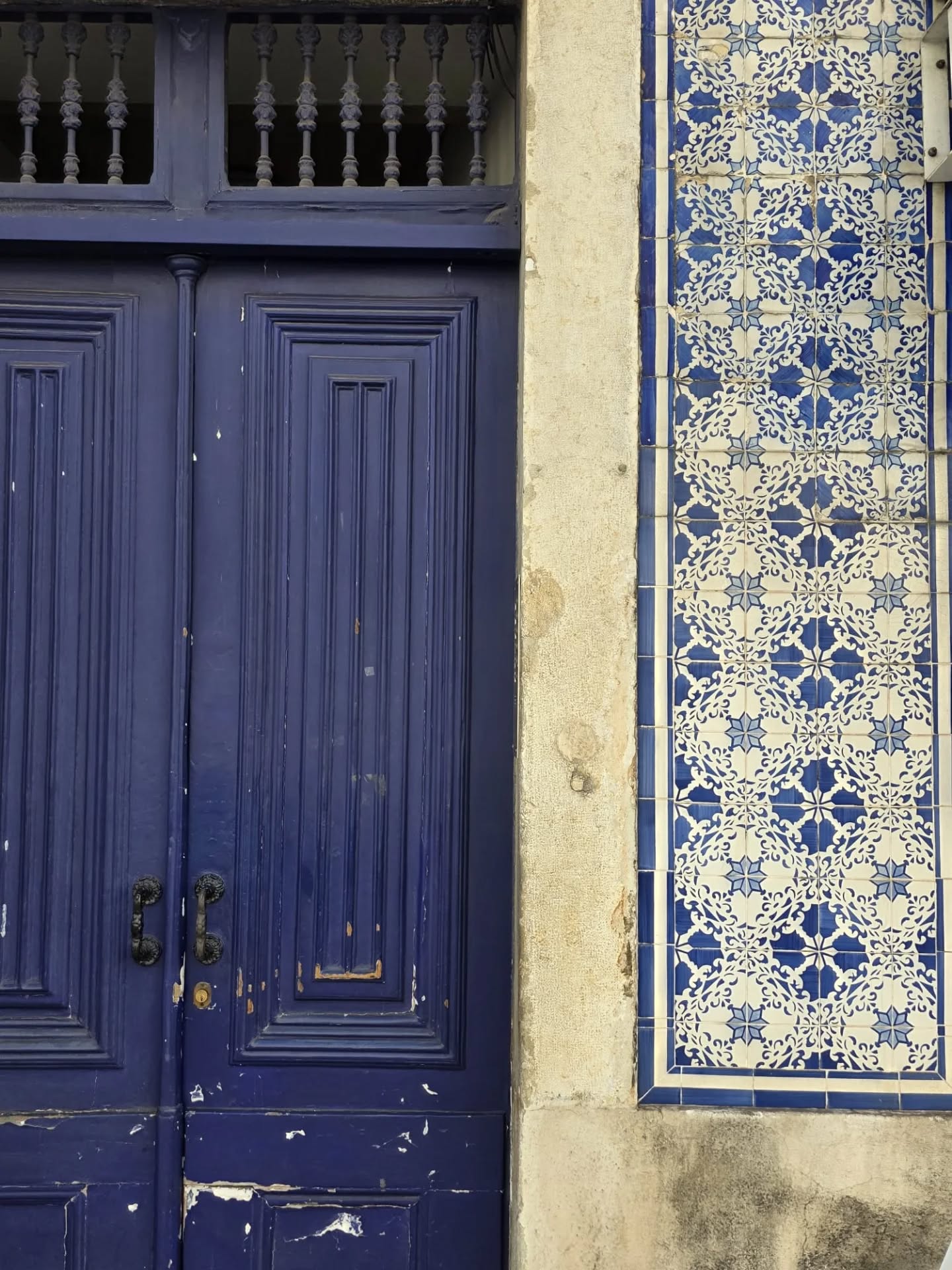 Tiles... Tiles... and more Tiles! ❤️🎨🖼️
If you love tiles, Lisbon (and Portugal in general) is the place to visit.
Most of houses in the city center of Lisbon are covered with tiles! 😊
#lisbonlovers #lisbon #tiles #artlover #lisboa de