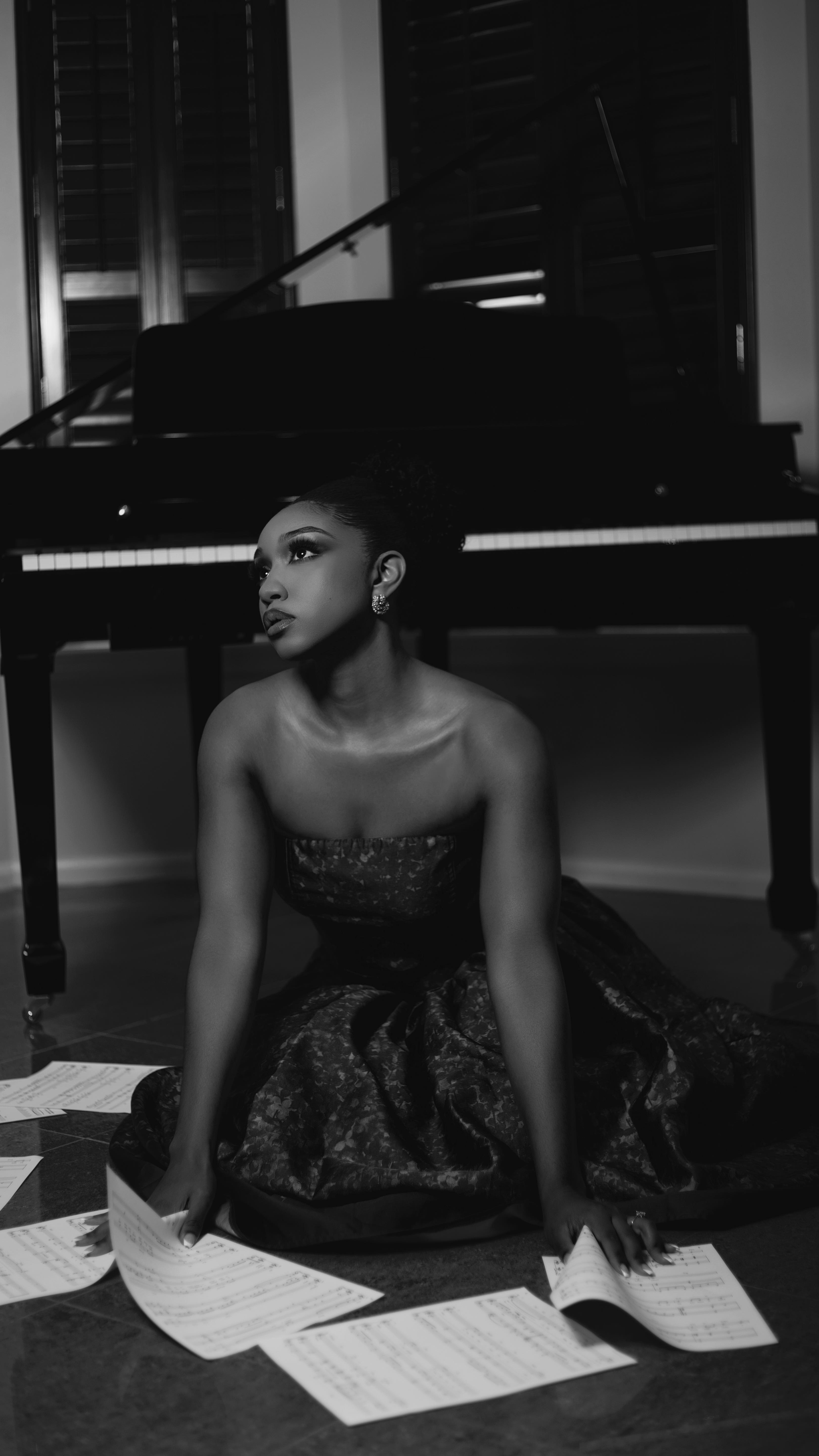 Do you ever feel like "Home" is more than a place? My new single "Home" out 8.29 🖤
Pre-save link in bio 🎶🎹
Music and Lyrics by: Chinara Hill
Music produced by: @denmilliprod
Mastering: @alexander.vatagin
Recording: @mostafaelgawadi @biasstudios