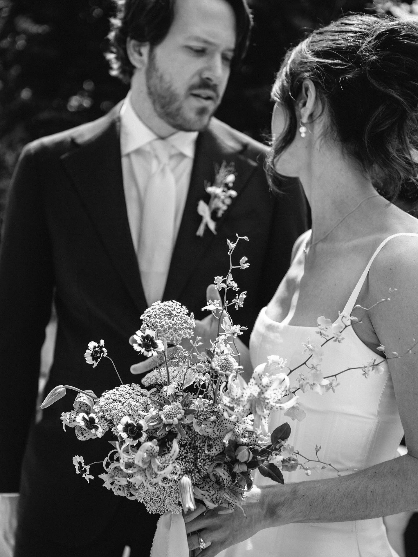 immersed in the moment… in black and white @theshalomimaginative | @granthumphreysmansion | @retacg | @postagefloral | @occasionscater