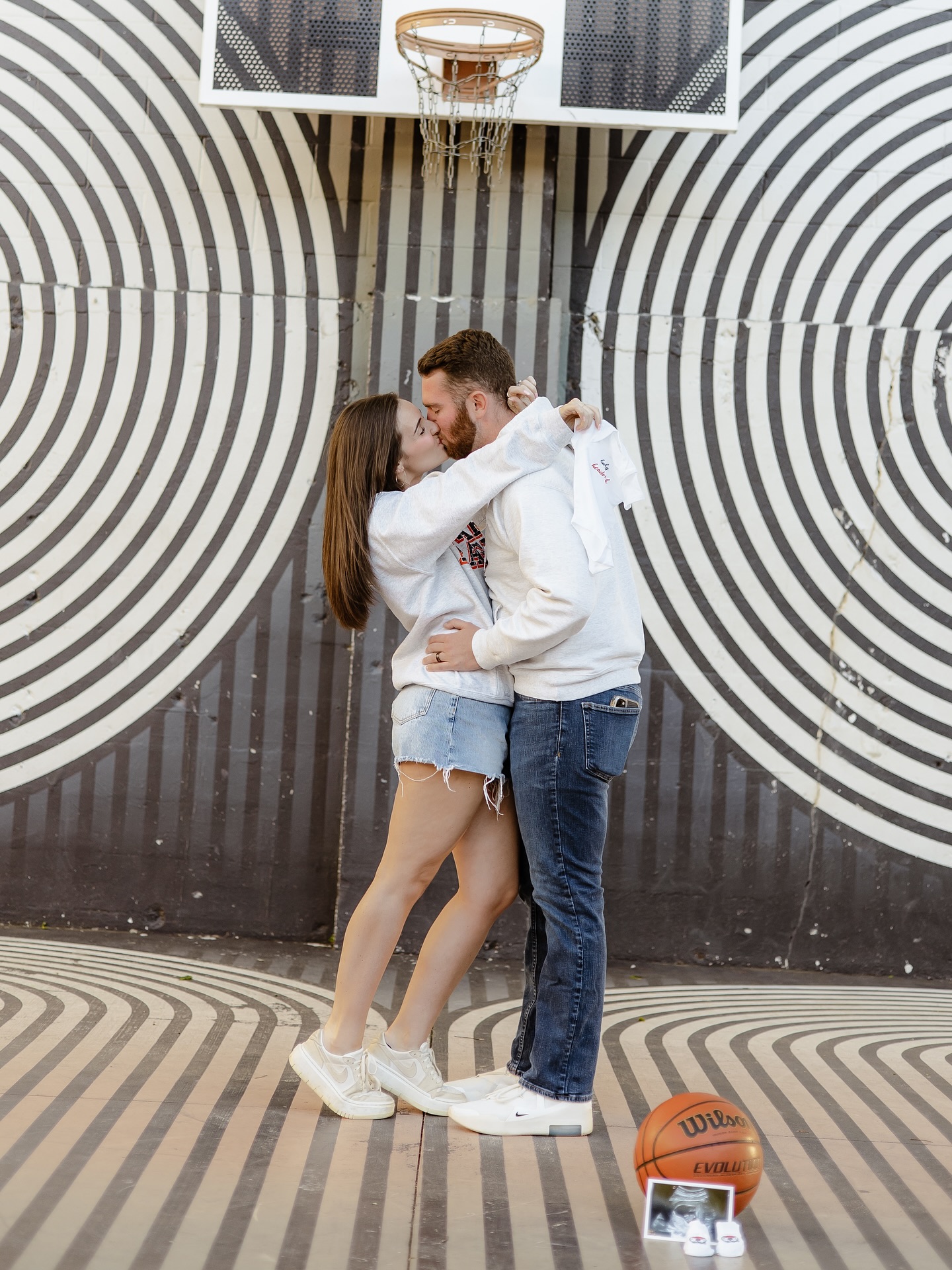 Another teammate for these two coming so soon🤭🧡
#arkansasphotographer #newyorkweddingphotographer #elopmentphotographer #nycfamilyphotographer #newyorkcityphotographer #newyorkfamilyphotographer #arkansasfamilyphotographer Arkansas Photographer, Arkansas Family Photographer, Traveling Wedding Photographer, New York Photographer, New York City Family Photographer