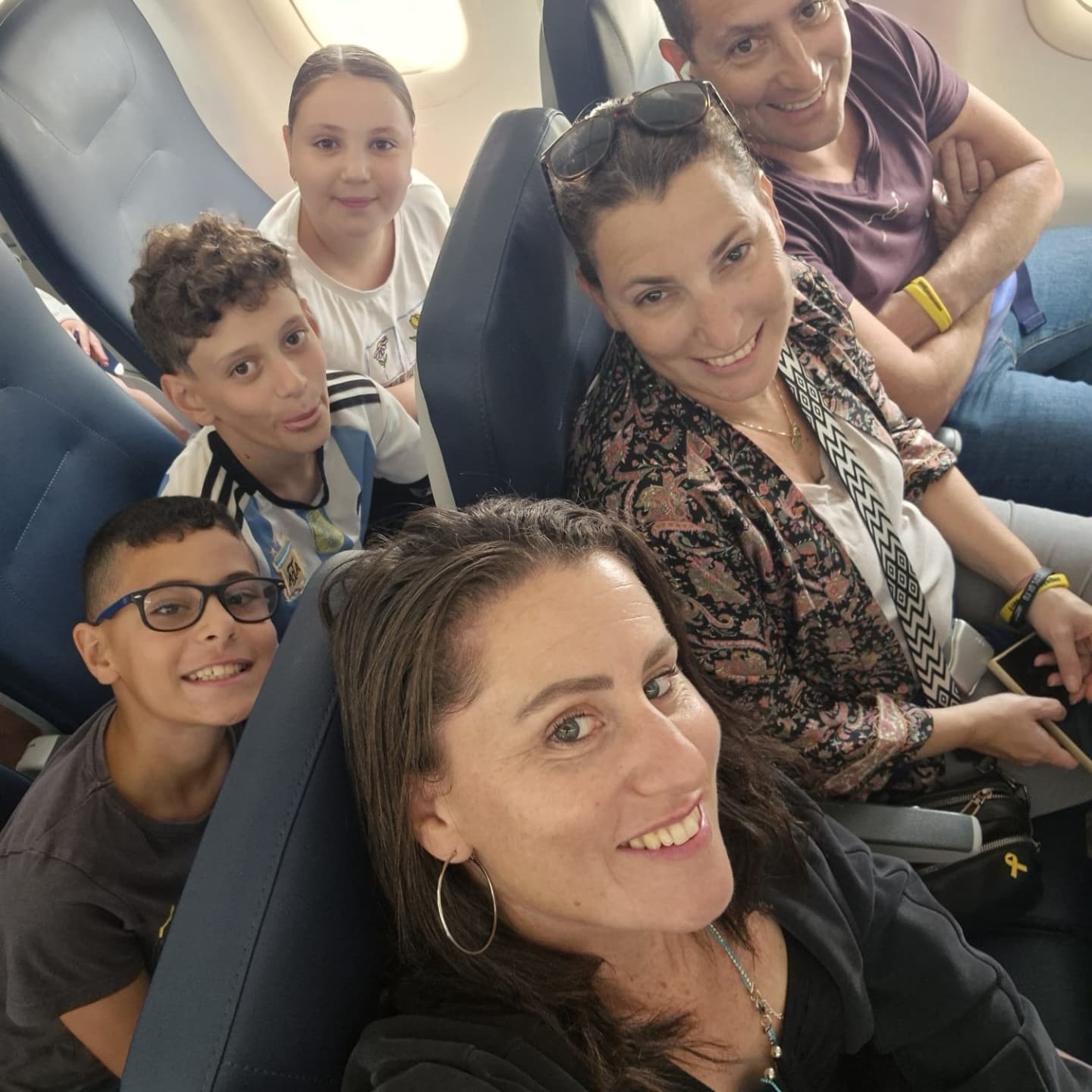 חלקידיקי אוגוסט 2025
זמן איכות משפחתי, אמיתי,
כאילו מובן מאליו, אבל הכי לא
כאילו רגיל, אבל מרגיש לא ב100% שלם
עדיין, כל המשפחה יחד, זאת ברכה
רגע לפני ספטמבר.
תודה @hope_for_louis
תודה @rinathar2
תודה @nataliafgan @tom_afgan
תודה @edan.be @karinbege @amit_bege
תודה @har_carmel
והכי חשוב שיחזרו כולם למשפחות שלהם
🎗️🎗️🎗️🎗️🎗️🎗️