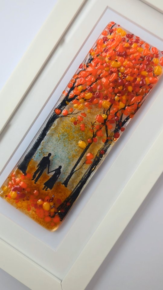 She is here, the leaves are beginning to fade and those crisp autumn mornings are ahead of us 🍂🧡
Capture that feeling with our autumnal glass panels, order yours today by dropping us a message or visiting our Chester shop at 47 Northgate Chester, CH1 2HQ
#microwavekiln #fusedglass #chestershop #thingstodoinchester #personalisedgifts #glassart #fusedglassart #chester #fusedglassworkshop #fusedglassgifts #autumn #autumnvibes🍁 #autumnart