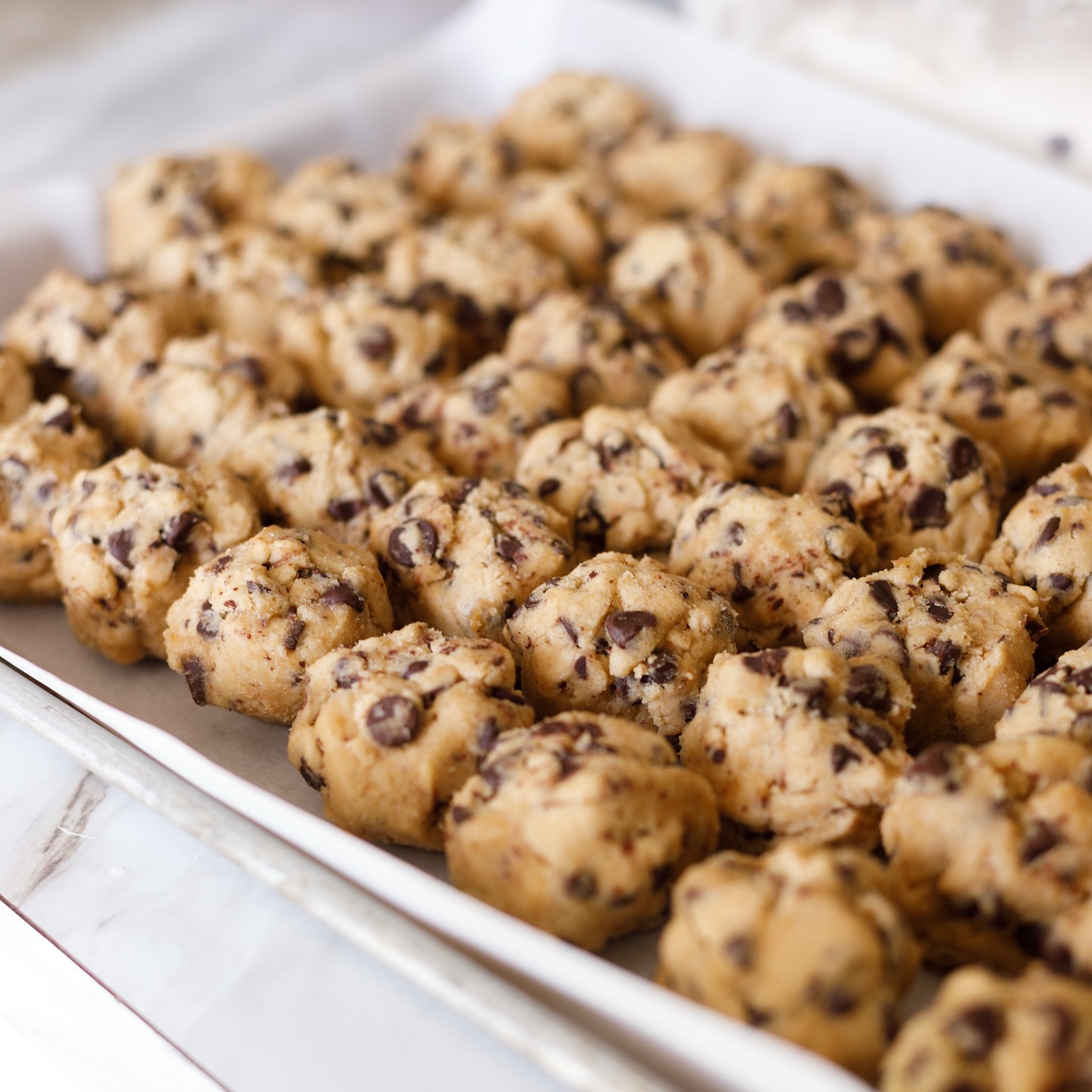 This weeks MENU!
Sourdough loaves:
- Classic Plain
- Oatmeal Raisin (twist on a favorite!)
- Cheddar Jalapeño
- Flavor of the Month: Caramelized Onion 🧅
🍪 Chocolate Chip Cookies
- Snickerdoodle Cookies
Macarons: Variety Boxes
- Weddings Cake
- Banana Chocolate Chip
- Lemon
- Toasted Honey
- Mixed Berry
Delivery to Gather on Main will be Friday as always!
You can ALSO find me set up at the @lafarmersmarket at Moncus Park for the very first time!! I’m so pumped to join the market this weekend; so y’all be sure to come visit me!
#homebaker #cottagebakery #sourdough #frenchmacarons #farmersmarketseason #flavorofthemonth