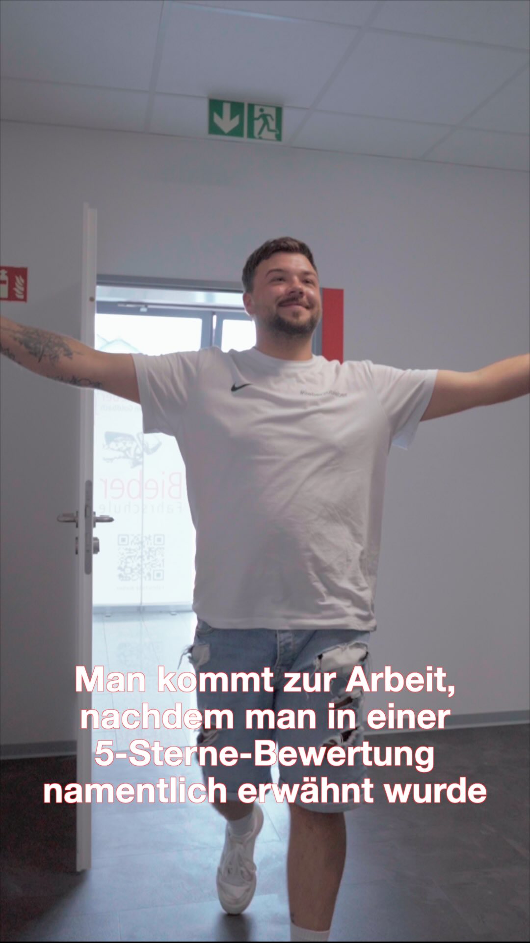 🎥 #BehindTheScenes mit @julian.0498
Julian fühlt sich heute wie ein echter Star! 🌟 Warum? Weil er eine fette 5-Sterne Bewertung auf Google bekommen hat – und wir feiern das richtig! 🎉💯
Jetzt wird er nicht nur als Fahrprofi gefeiert, sondern unterschreibt auch Autogrammkarten für seine Fans 😂!
Willst Du auch so mit Julian durch die Straßen cruisen? Dann komm zu #lieberzubieber! Wir bringen Dich nicht nur sicher ans Ziel – bei uns wirst Du auch noch gefeiert! 💪🏽💥
👉🏻 Auf den Link in der Bio und schnell anmelden!
#fahrschulebieber #fahrschulegoals #fahrschulevibes #fahrschule5sterne #fahrschulzeit #fahrschulestar #fahrschuletrend #fahrprüfung #fahrschuleaschaffenburg #fahrschule #aschaffenburg #goldbach #fahrschulebieber #waldaschaff #führerschein #motorrad #roller #auto #b197 #autoführerschein #motorradführerschein #rollerführerschein #anhängerführerschein #premiumfahrschule #hösbach #intensivkurs #b96 #bestefahrschule #b196