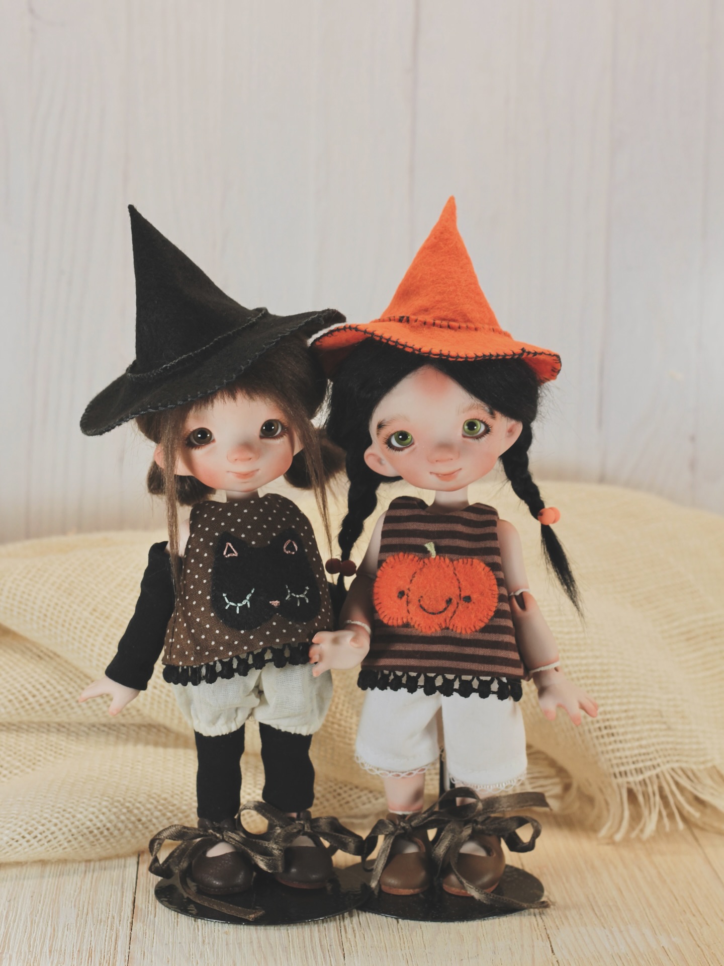 Scroll to see all details about my neat online exhibit, these two little witches will be available at https://www.tbai.org/Halloween.html from September 26th to the 29th #lindamacariodolls #porcelainbjd #hallowwendoll
