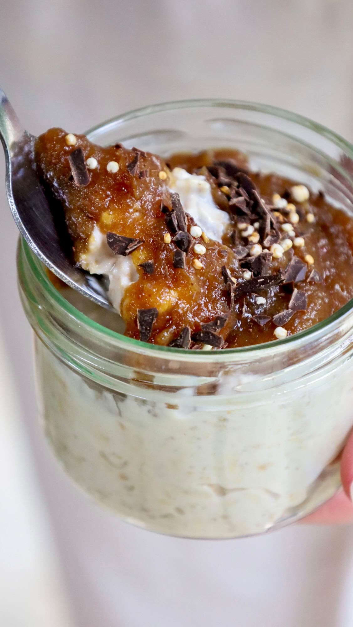 This Salted Caramel Overnight Oats is one to really satisfy the sweet tooth 🙌
A healthy date caramel and a creamy overnight oats, finished with a sprinkle of sea salt flakes and dark chocolate shavings.
Recipe coming soon 🙌
#veganerezepte #datecaramel #saltedcaramel #healthybreakfast #gesundesessen #gesundeernährung #healthyrecipes