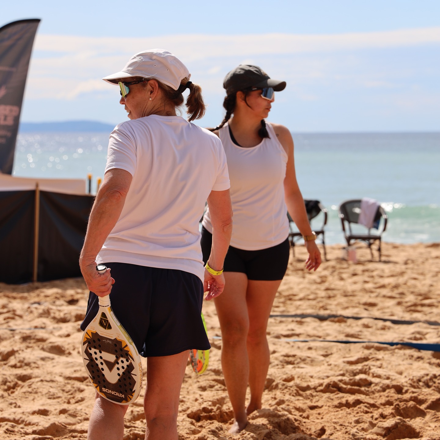 🎾 Beach tennis, but make it style! Two fierce players showing off Sandstrike Edge in Sunburst and Sandstrike in Silver while rocking black & white on the court. Performance meets bold looks! ☀️🏖️ #SandstrikeEdge #SandstrikeSilver #BeachTennisVibes #GameDayStyle