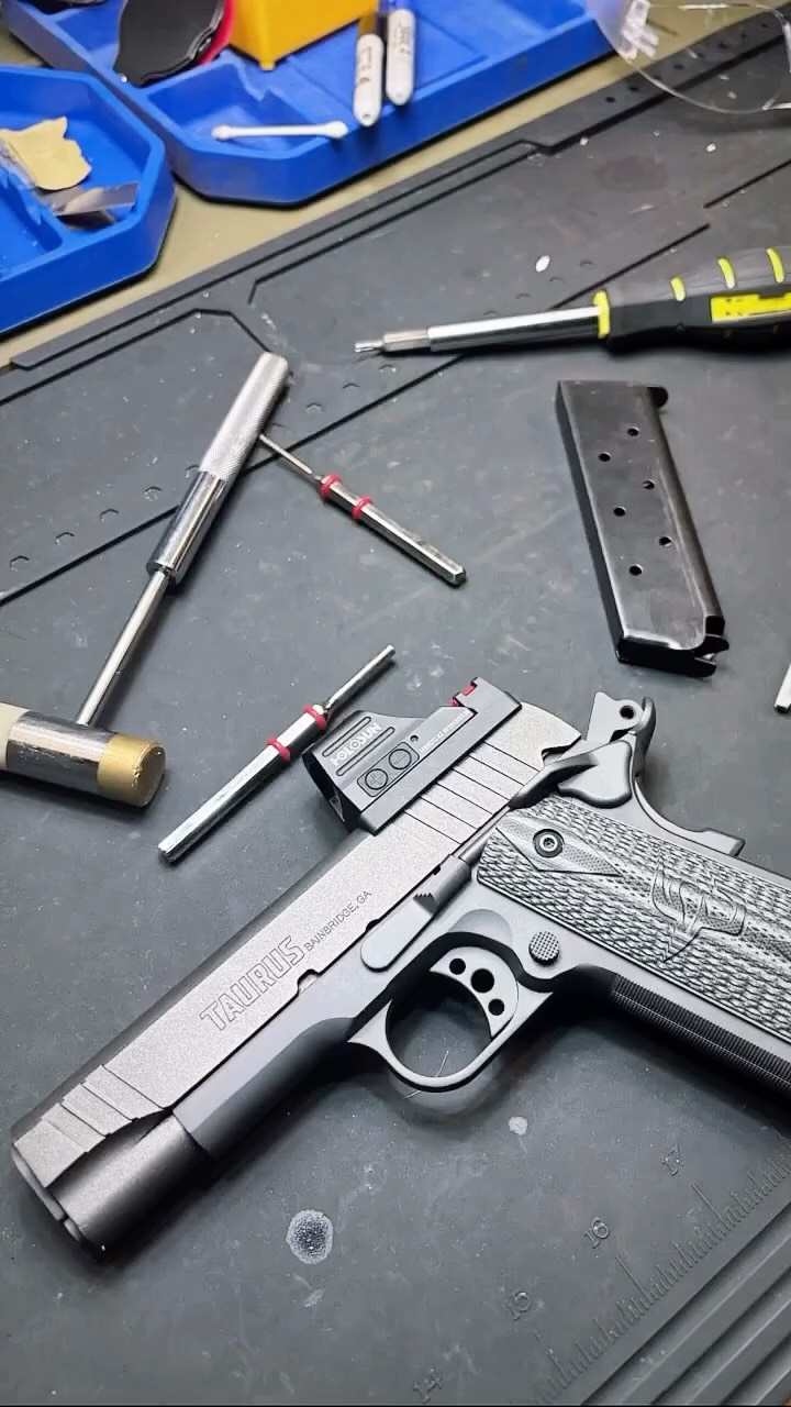 Taurus Commander 1911 Modifications: Optics Cut, Cerakote, Front Sight, Trigger Job.
#andersonsc #gunsmithing #machining #1911