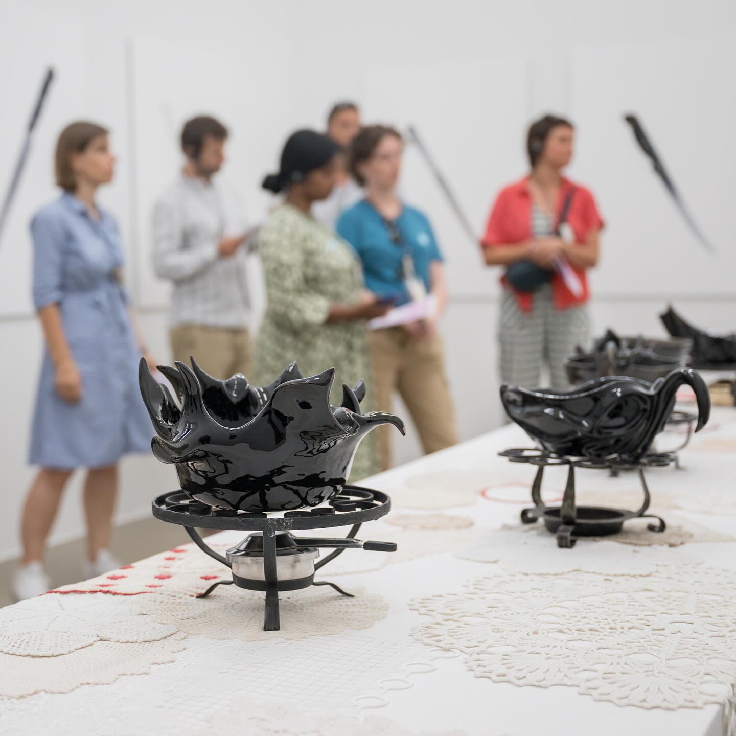 Die erste Ausgabe von mediamus on tour fĂŒhrte uns Mitte August ins @aargauerkunsthaus !
Im Rahmen der Ausstellung Dishcomfort haben wir ĂŒber kollaboratives Ausstellungsmachen diskutiert â ein komplexes Unterfangen, das zugleich auf grosses Interesse bei Fachpersonen der Vermittlung stösst.
Danke fĂŒr die inspirierenden Fragen, GesprĂ€che und den regen Austausch!
đ·: @timo.ullmann