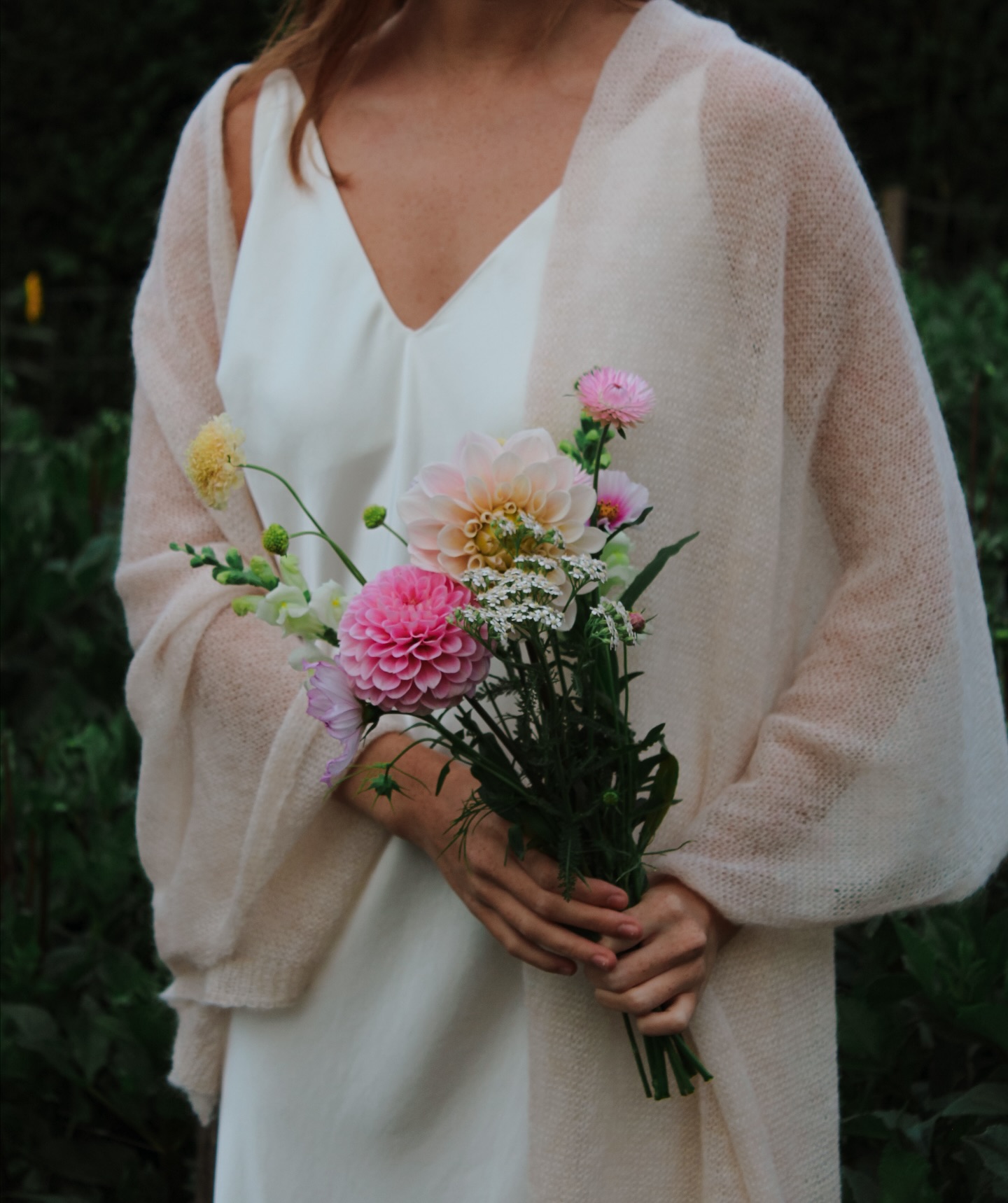 Bridalknit 🤍
Nog opzoek naar een laagje zachte warmte op je grote dag?
Onze Giselle sjaal to the rescue! 🦙
Ontdek de Bridalknit collectie op onze website.
#bridal #bridalfashion #bruidsmode #ootd #bridaloutfit