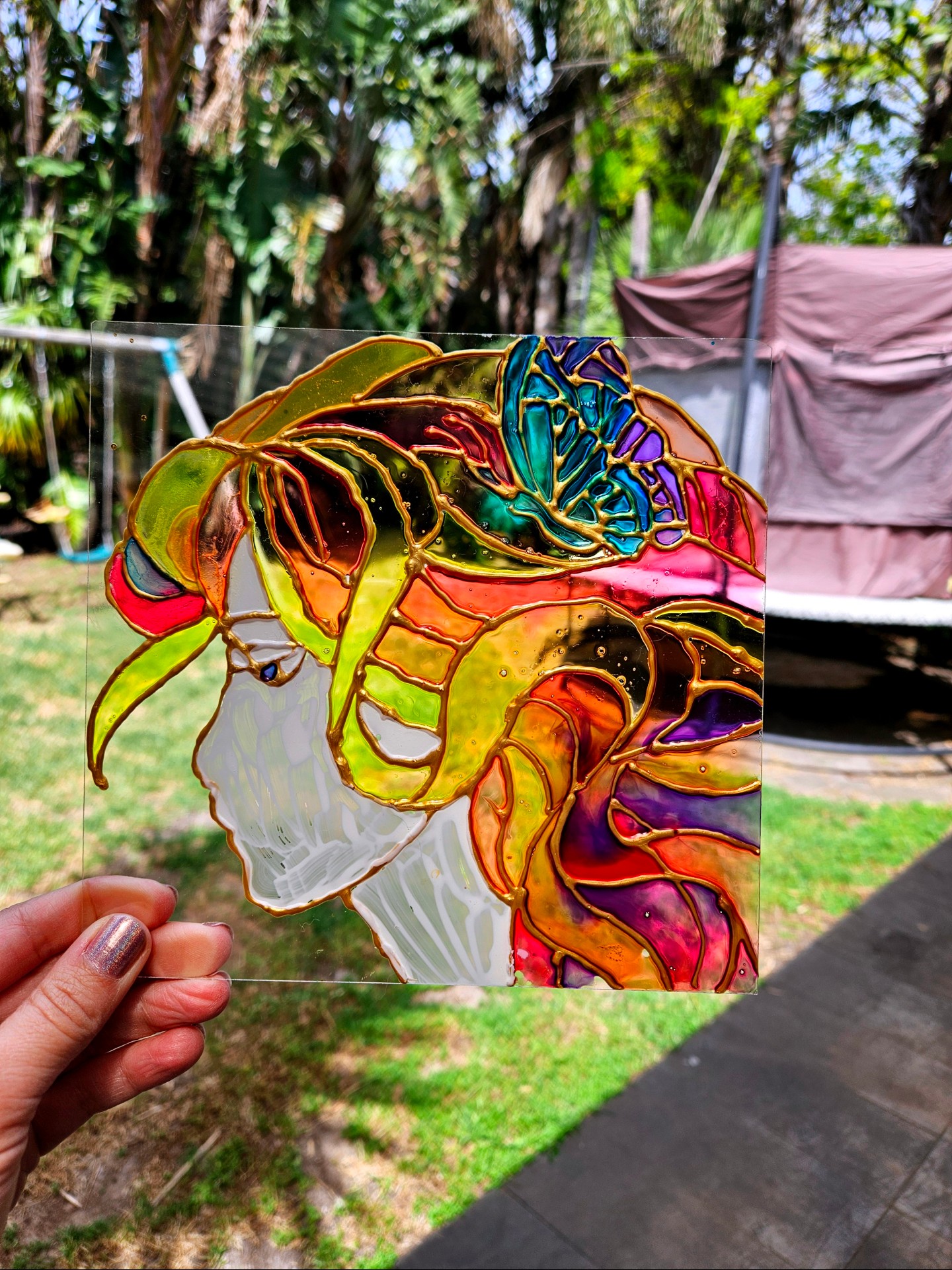 Can we just take a moment to appreciate Mel’s stunning glass painting? Gorgeous colours + sunlight = instant magic. 🌞✨