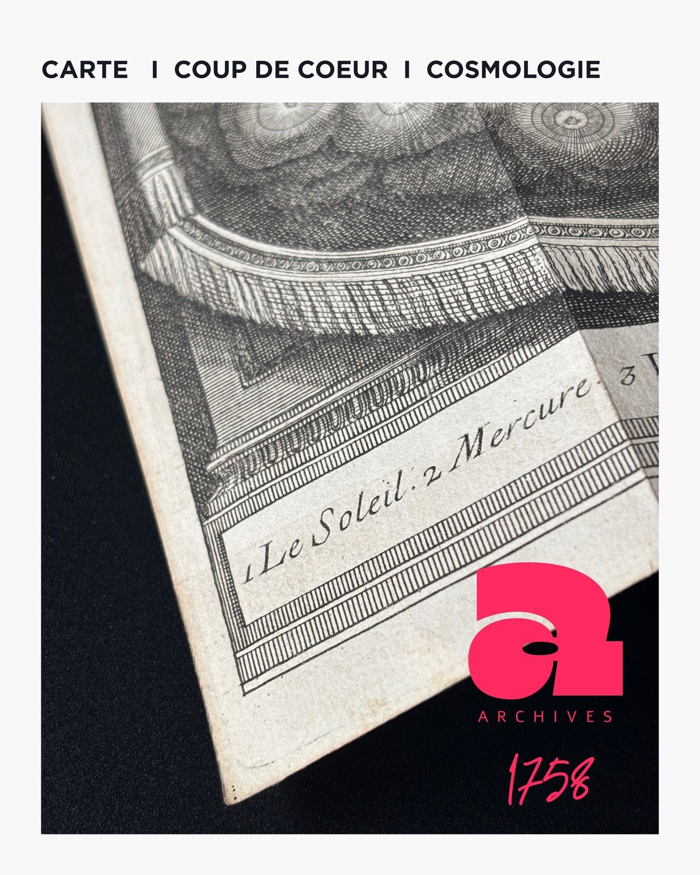 âïž â MERVEILLE COSMOLOGIQUE
đđŒââïž â JE GARDE OU PAS ?
En ce moment, avec ma sĆur @studionoelie et mon frĂšre, on trie l'ancienne bibliothĂšque de mes parents...
đđđđđđ
LâĂąge aidant, il faut se sĂ©parer dâune montagne de cartons non sans fatigue et Ă©motion (transmission, don, vente, etc.).
đŠđŠđŠđŠđŠđŠ
Et au milieu, quelques trésors carto & dataviz.
đđđđđđ
Petit apartĂ© : mes parents ont Ă©té⊠Marseillais-Versaillais đ€š. Rien que ça, câest une Ă©nigme cartographique. Moi, je reste team Marseille, bien sĂ»r.
đđđđđđ
Bref. la semaine derniĂšre, jâouvre un volume et lĂ : choc de beautĂ©. Une carte cosmologique du XVIIIá” siĂšcle, cachĂ©e au cĆur des "Entretiens sur la pluralitĂ© des mondes" de Fontenelle (Ă©dition de 1758).
đȘđȘđȘđȘđȘđȘ
On dĂ©plie⊠et soudain : le Soleil, les planĂštes, leurs satellites. Lâunivers tel quâon lâimaginait en 1758.
đșïžđșïžđșïžđșïžđșïžđșïž
Et tout autour, un décor presque théùtral, avec des angelots, des ornements, un petit cÎté baroque qui met la science en scÚne.
đŒđŒâïžđŒđŒâïžđŒđŒâïž
Ce qui est fou : on connaĂźt lâauteur du livre, Fontenelle, grande star de son Ă©poque Ă ce qu'il paraĂźt (ses Entretiens sur la pluralitĂ© des mondes ont initiĂ© des gĂ©nĂ©rations Ă la cosmologie). Mais le graveur, lui, est restĂ© anonyme.
đ€šđ€šđ€šđ€šđ€šđ€š
Incroyable â et un peu inacceptable, non ?
Alors, verdict ? Est-ce que je garde ce trésor ?
ââââââ
C'est une vraie questionâł Brocante samedi â pour lâinstant il est dans le carton qui part. Merci pour votre aide, j'ai un gros doute.
đđđđđđ
@perrin.remonte @anne.al.lac @lucasdestrem @datacitron @clara.dealberto @julesgrandin @gaelle.sutton @ign_france pierremariebagot @victorsimonnet @gallicabnf @labnf, ...
âââââââ
đ Bernard Le Bovier de Fontenelle (1657-1757). Entretiens sur la pluralitĂ© des mondes. Ćuvres, tome II.
- Nouvelle Ă©dition, Paris, au Palais, chez B. Brunet, imprimeur-libraire de lâAcadĂ©mie Française, 1758.
- Graveur anonyme - Illustration du systĂšme solaire copernicien (six planĂštes et leurs satellites).