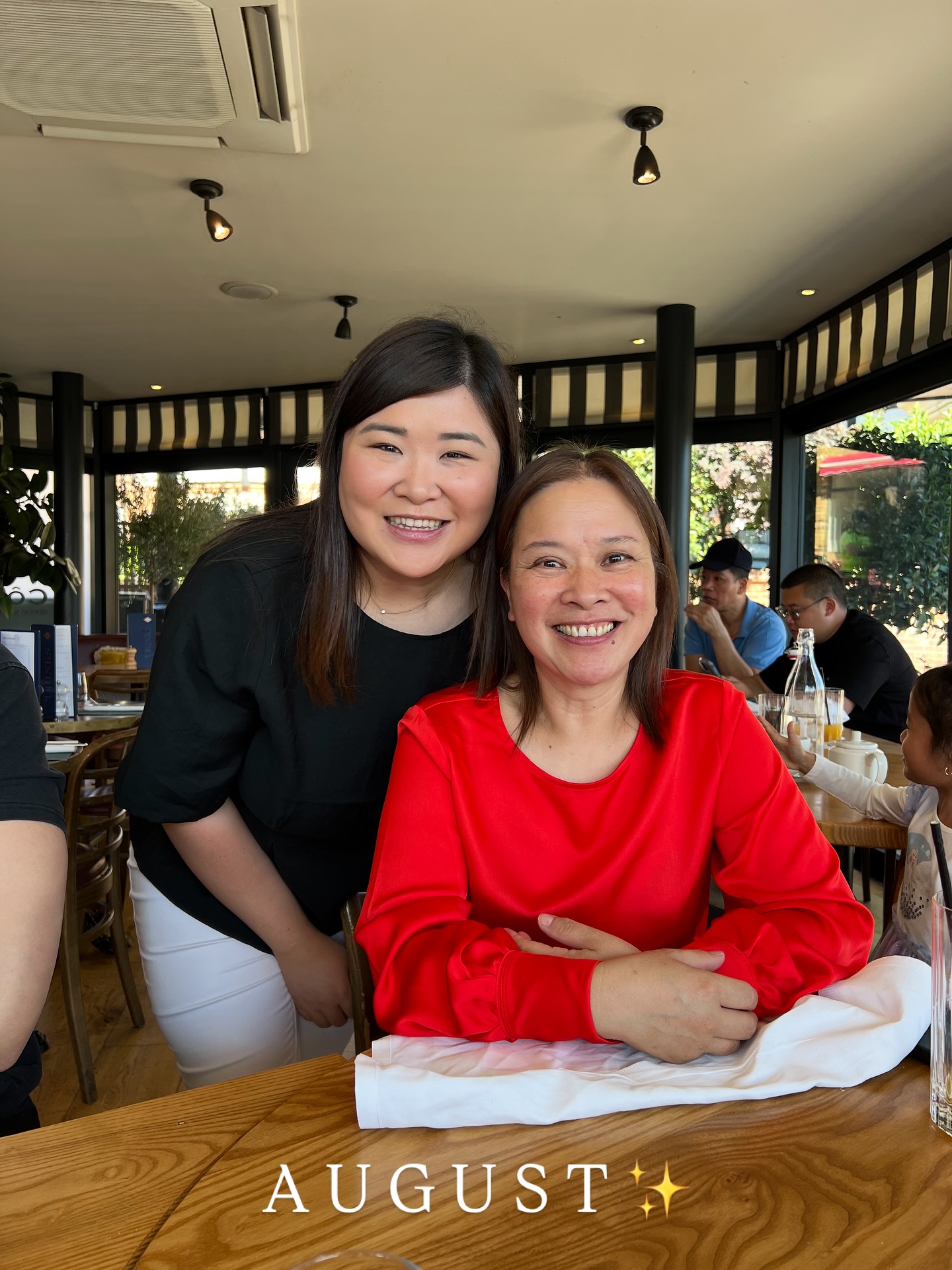 A U G U S T ☀️
August was all about mum’s birthday celebrations, exploring Manchester and Liverpool for the first time, Korean and Japanese massage training in London, cafe outings, wedding prep for clients, weekend trip in Bournemouth and doing what I love 🤍